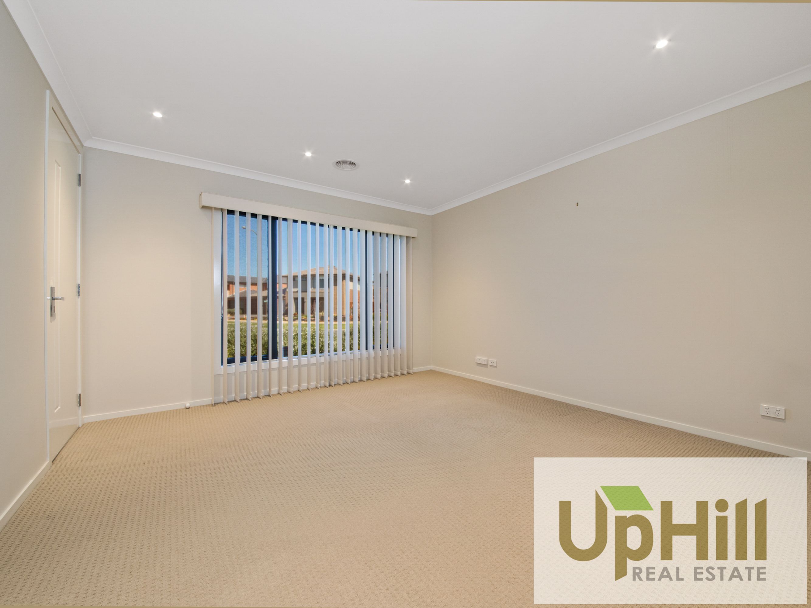 47 RIVERSTONE BOULEVARD, Clyde North - Thumbnail 2
