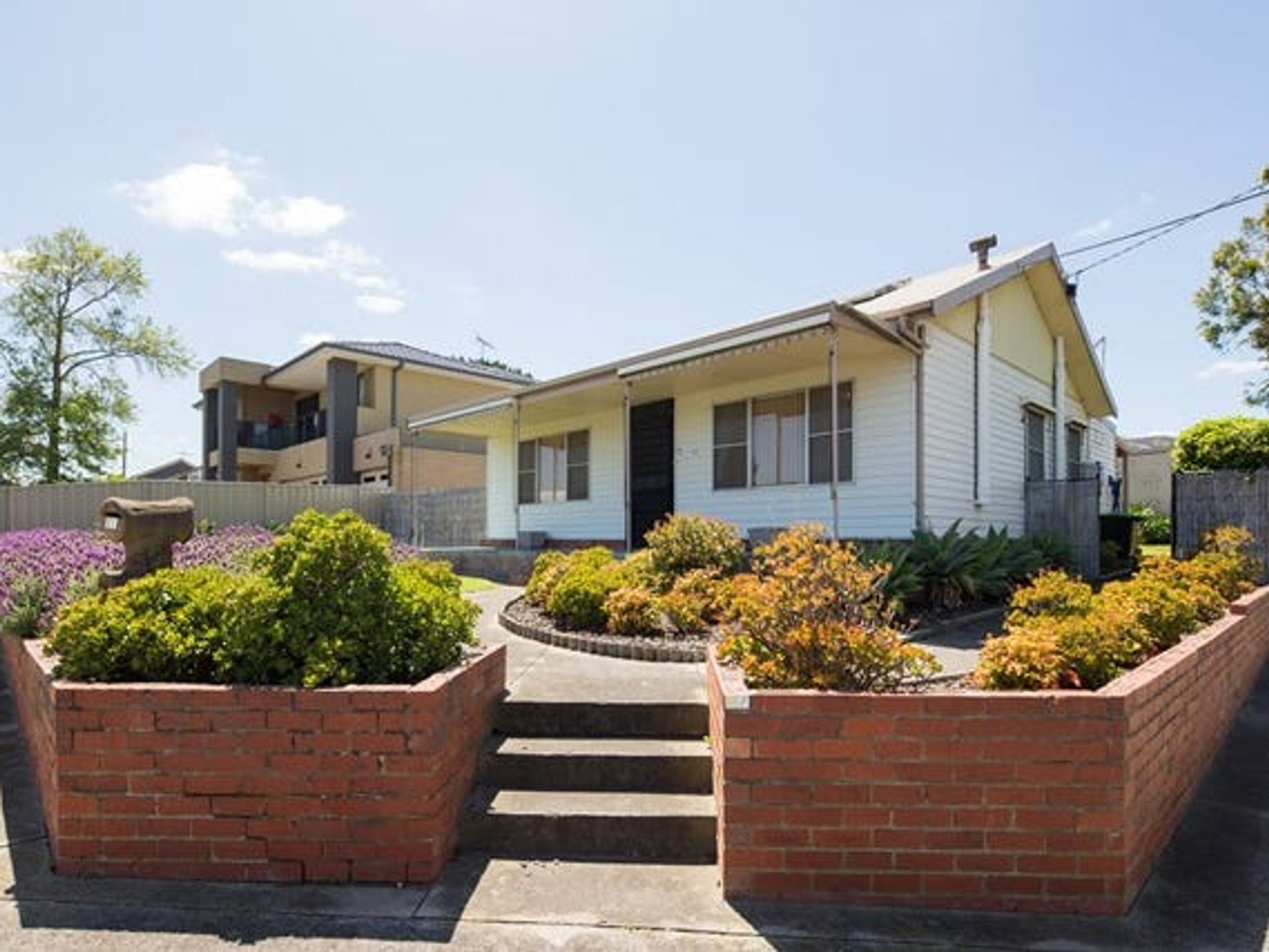 17 Moncur Avenue