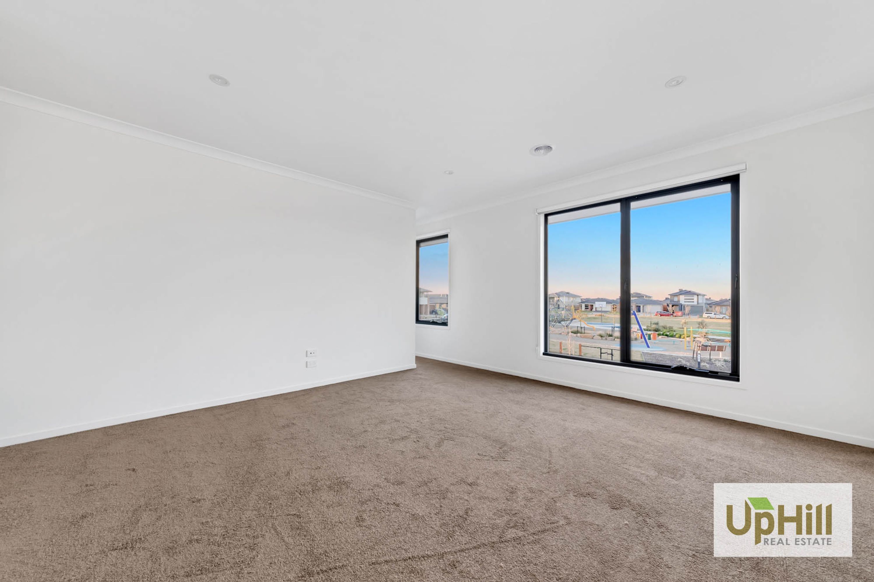 6 HALLYBURTON DRIVE, Clyde North - Thumbnail 8