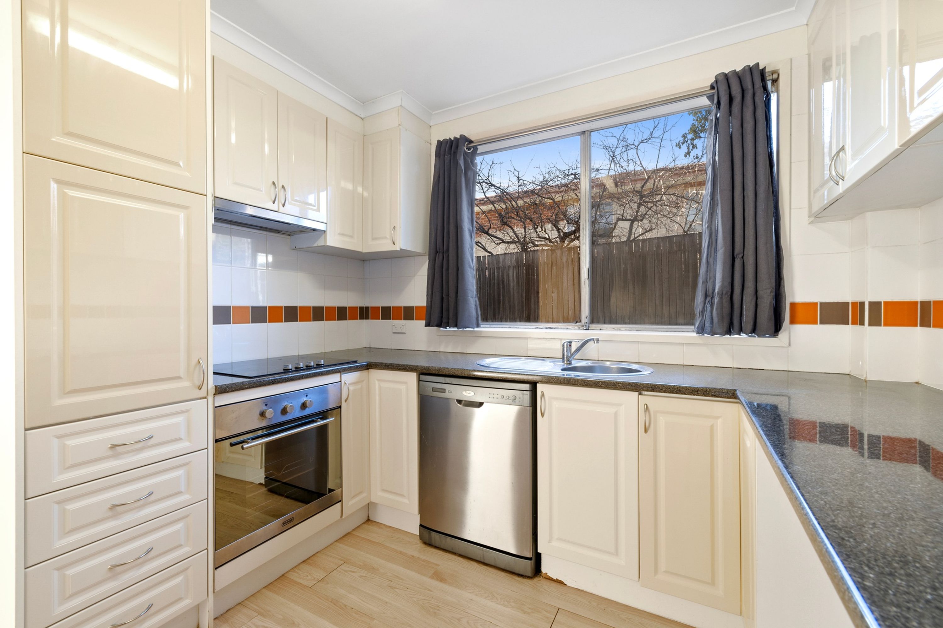 2/56 Henderson Road, Queanbeyan - Thumbnail 4