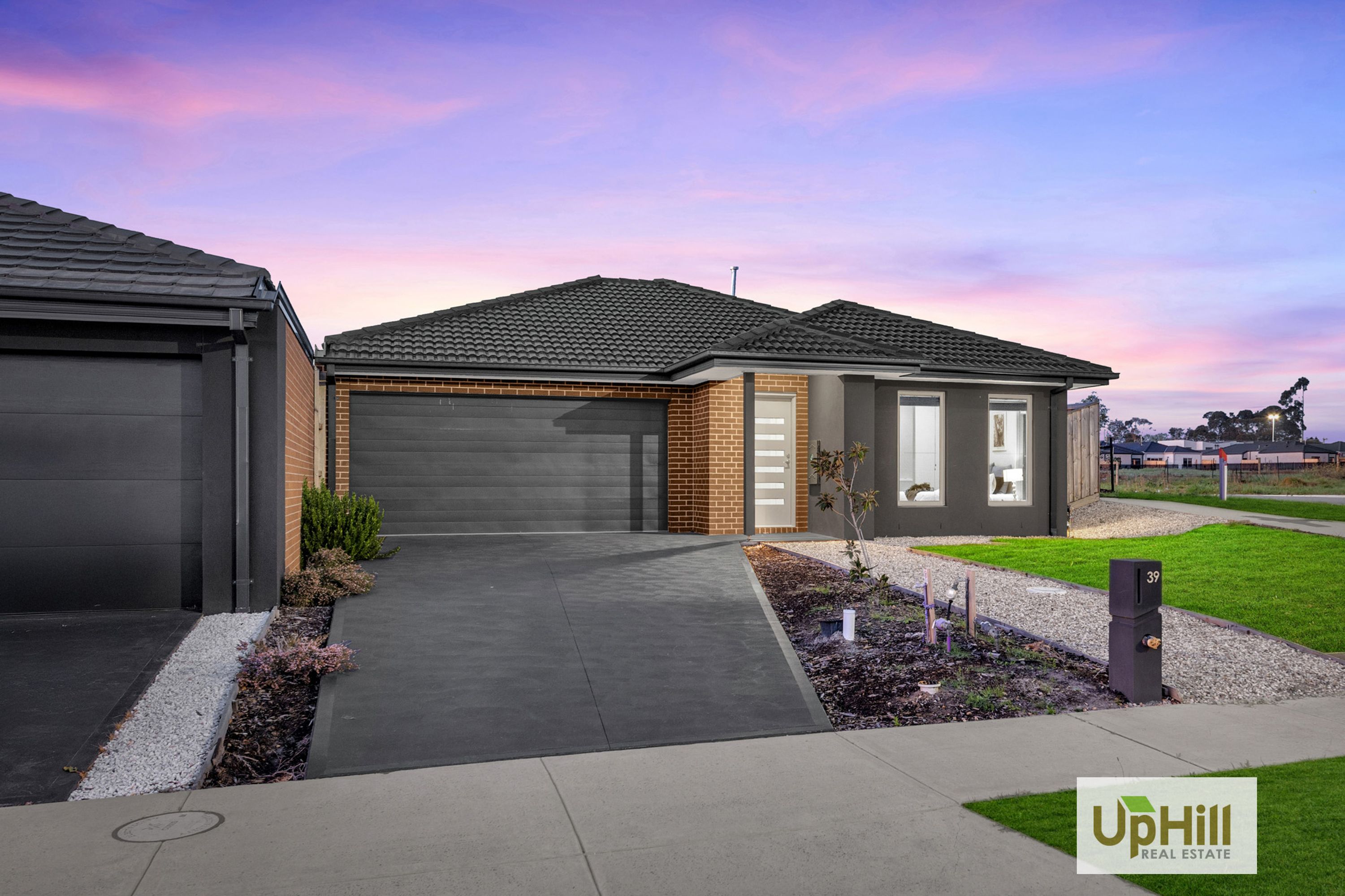 39 Cheddington Road, Cranbourne East - Thumbnail 2
