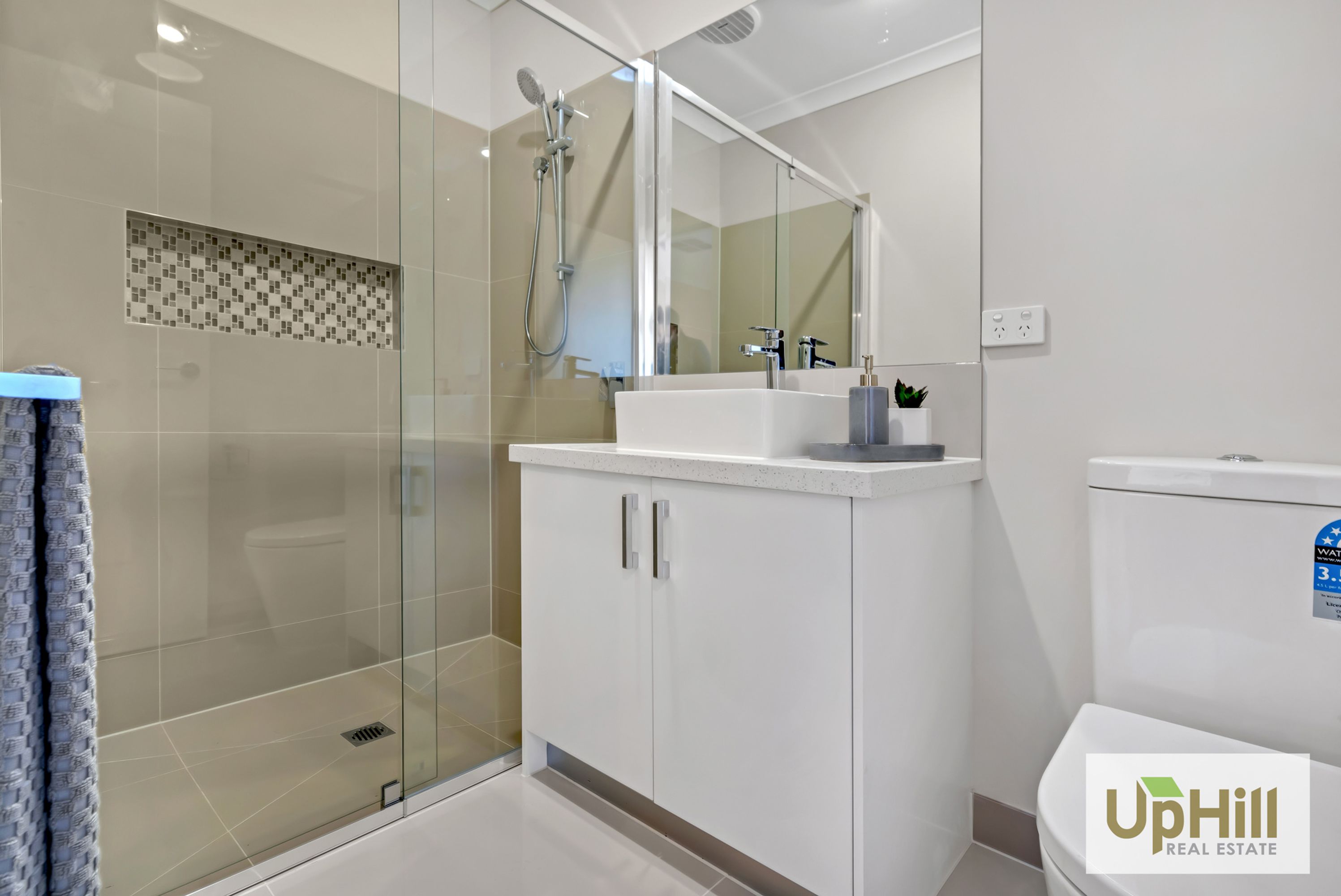 31 BABYLON CRESCENT, Clyde North - Thumbnail 3