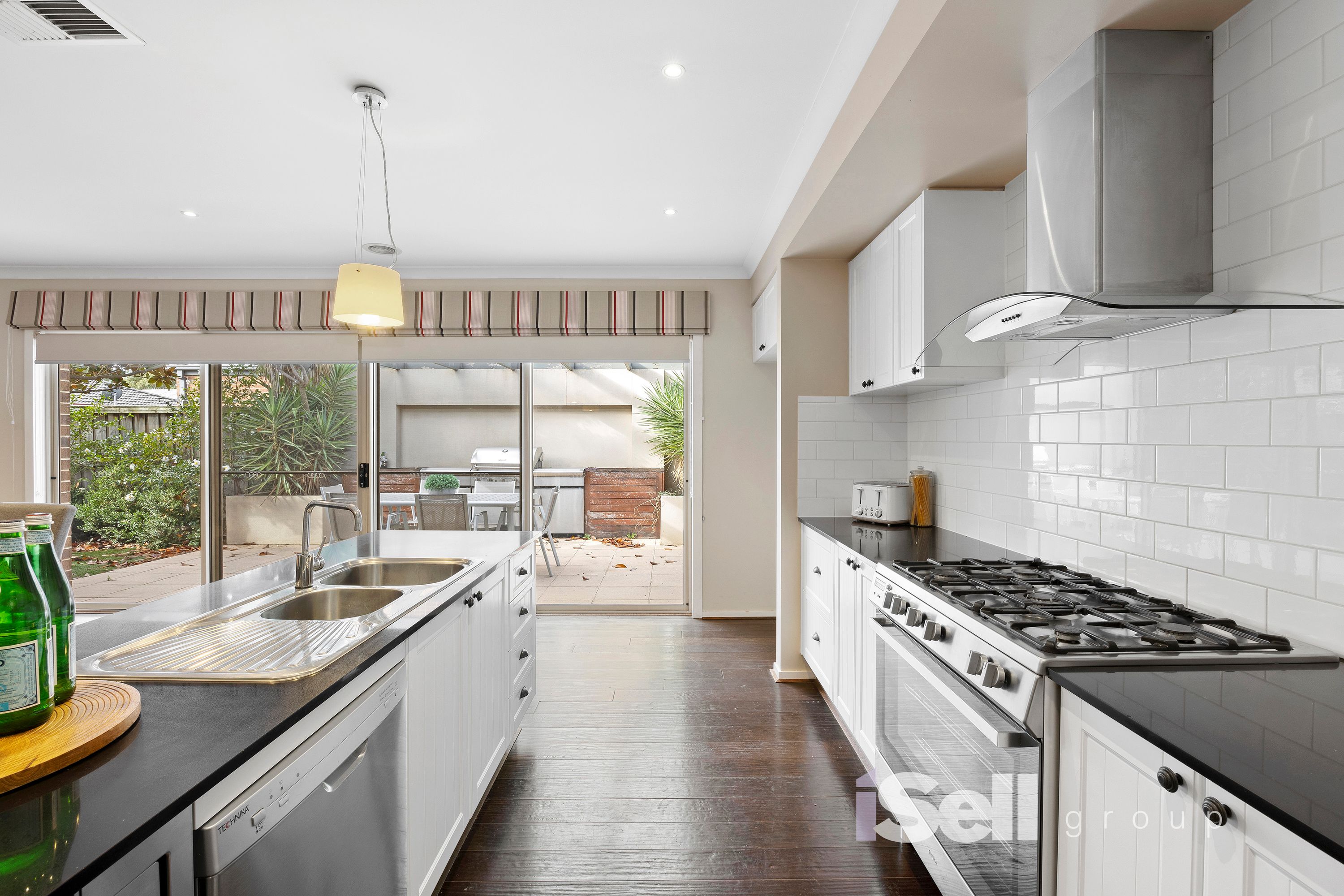 10 Mountainview Boulevard, Cranbourne North - Thumbnail 5