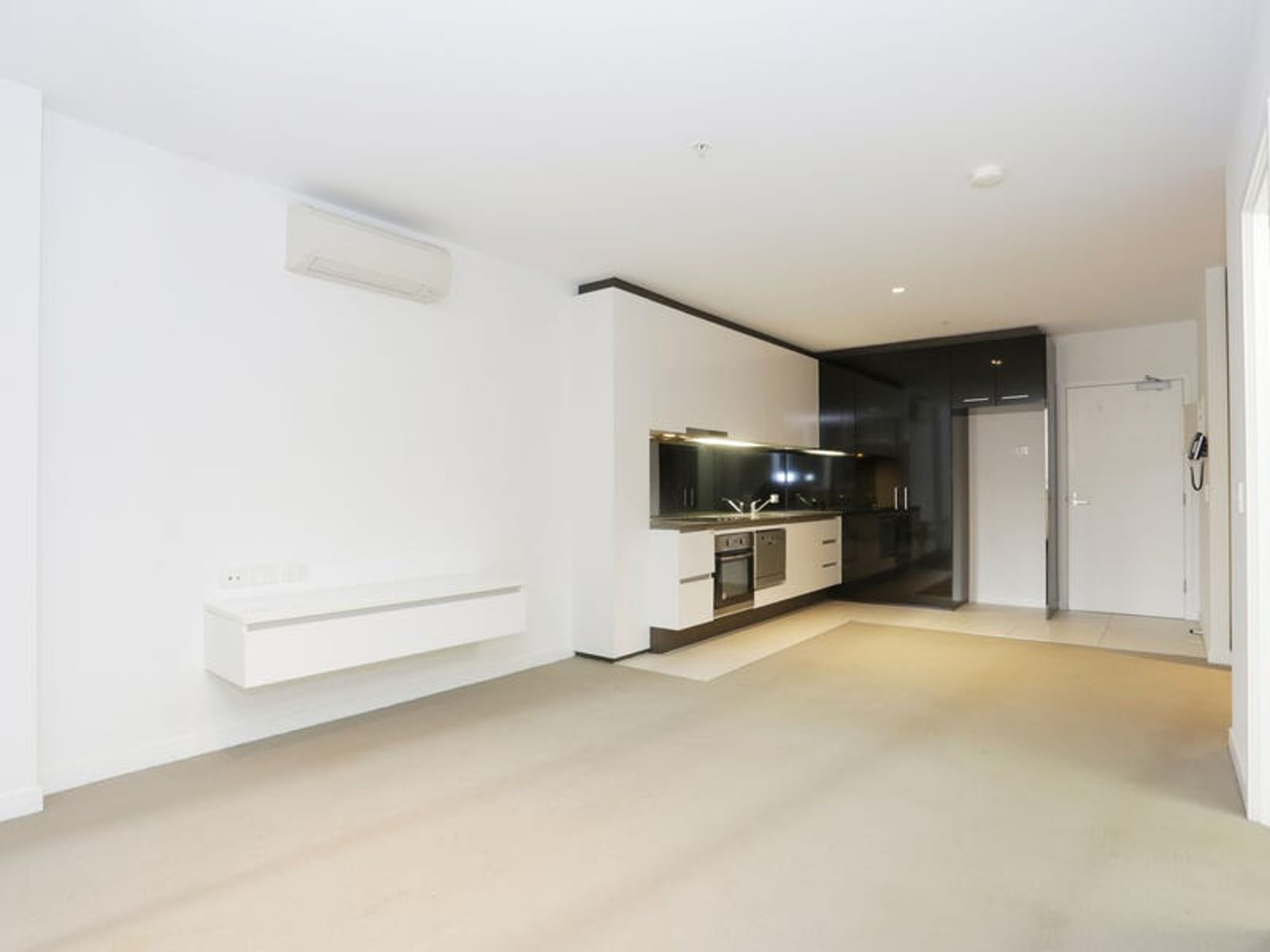 Address Withheld, Melbourne - Thumbnail 4