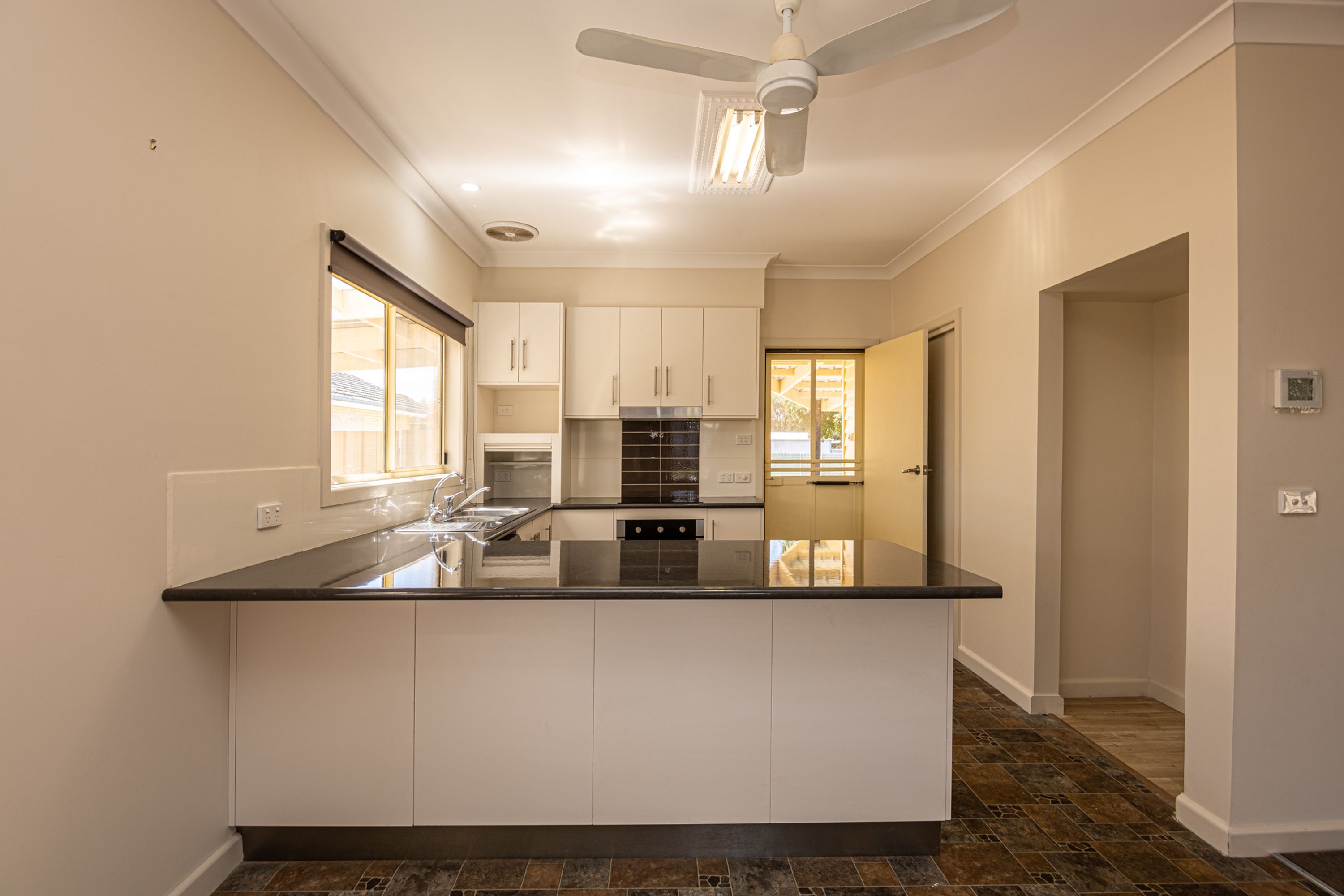 33 Federation Avenue, Horsham VIC 3400, Horsham - Thumbnail 2