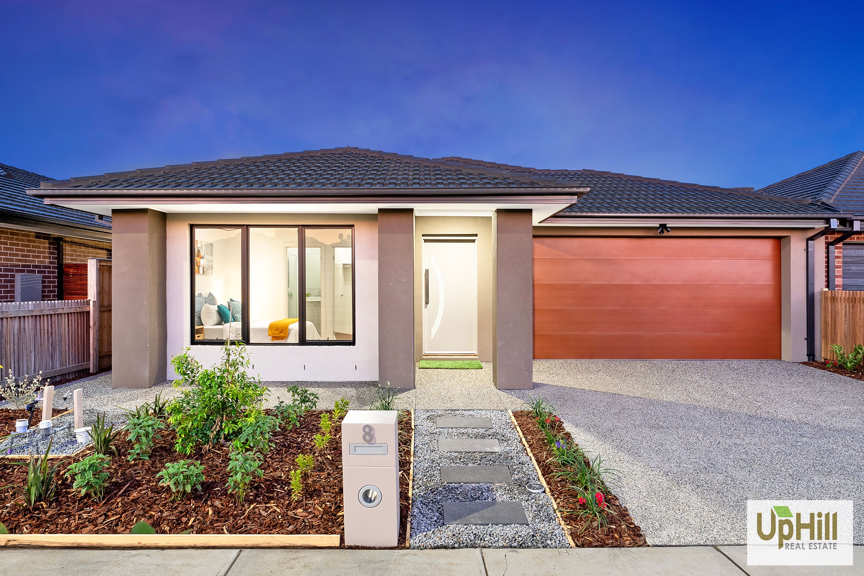 8 Respect Avenue, Clyde North - Thumbnail 2