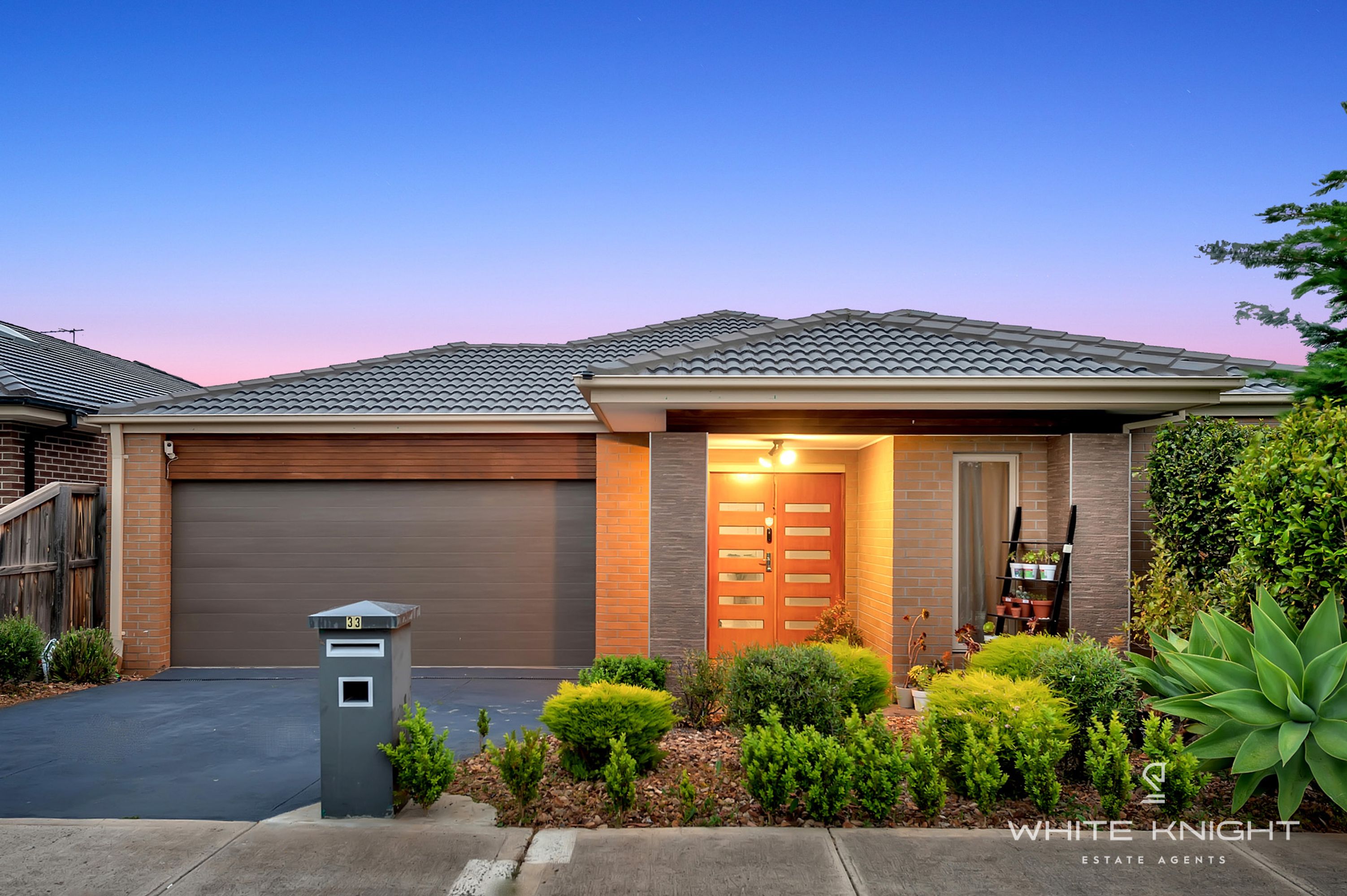 33 Riviera Drive, Hillside VIC 3037, Hillside - Thumbnail 2
