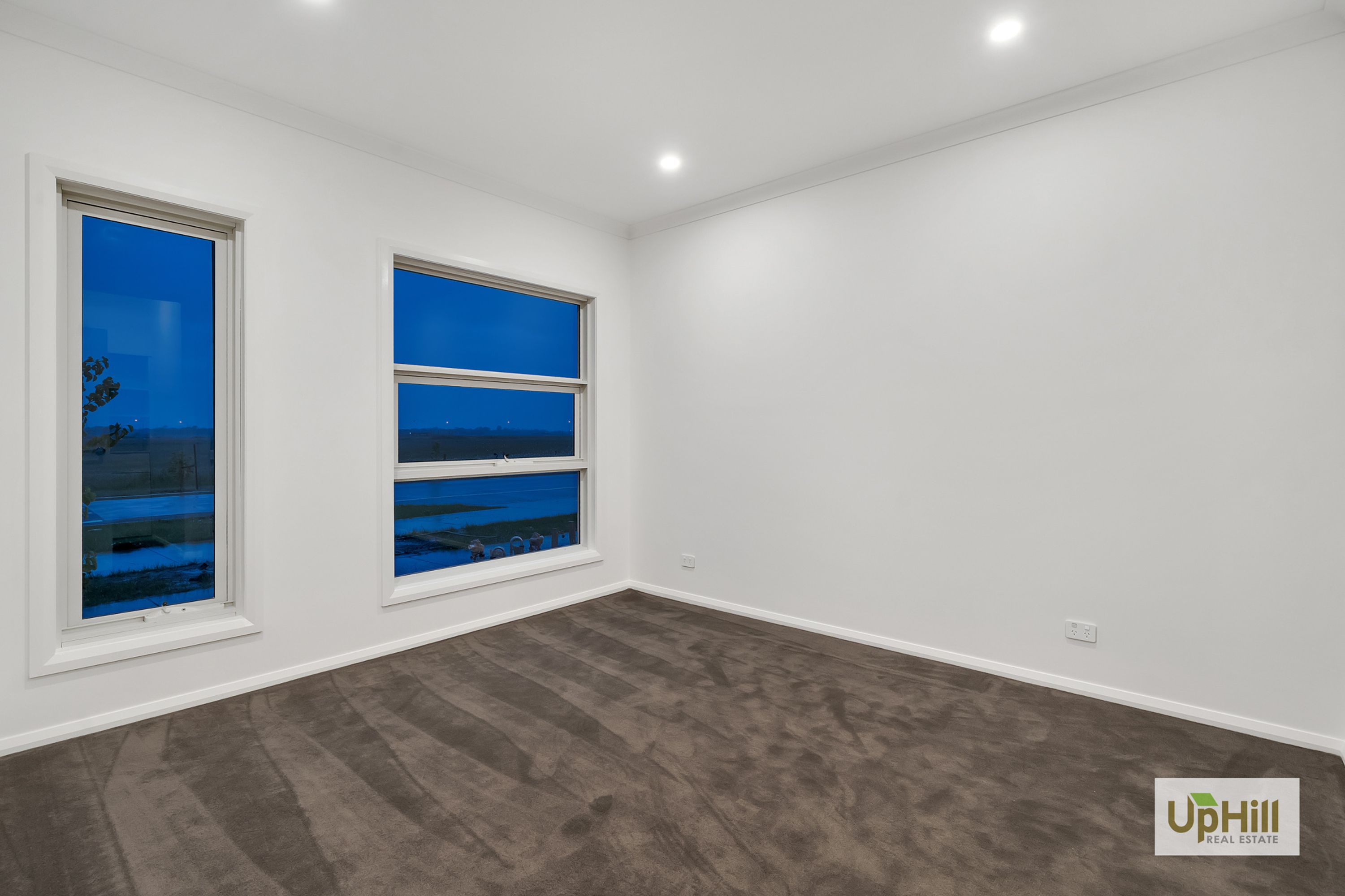 44 CEDUNA ROAD, Clyde North - Thumbnail 2
