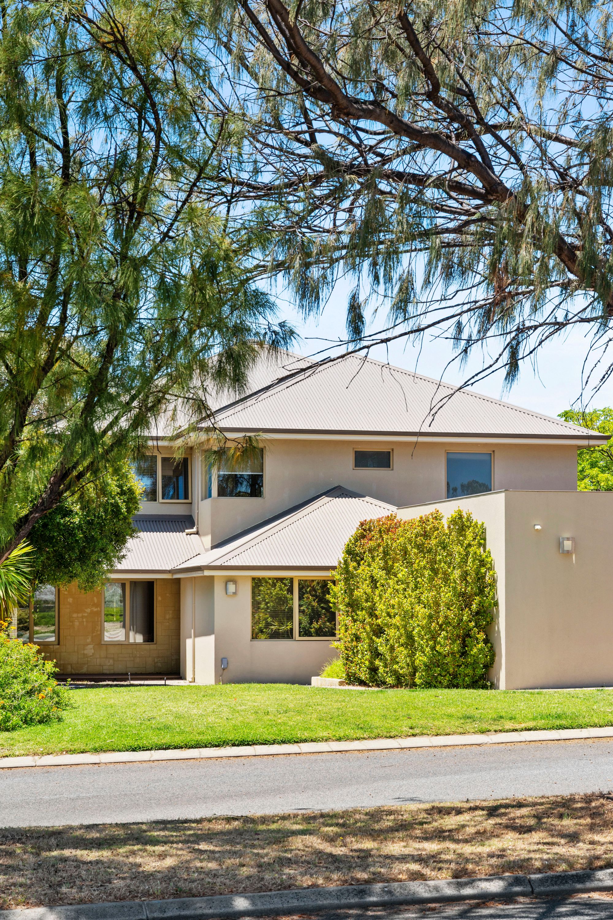 93 Fairway Circle, Connolly - Thumbnail 2