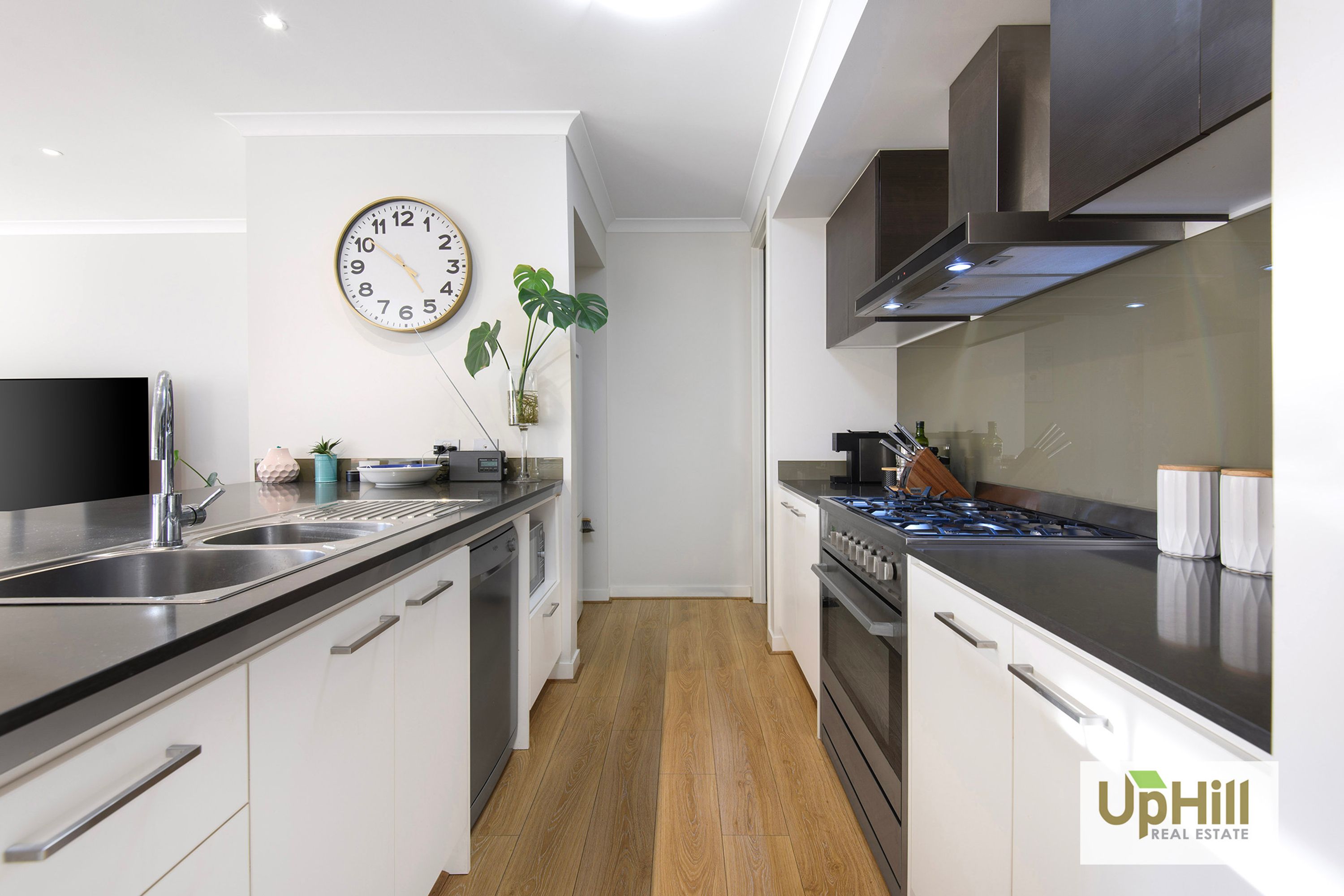 17 Lonarto Avenue, Clyde North - Thumbnail 8