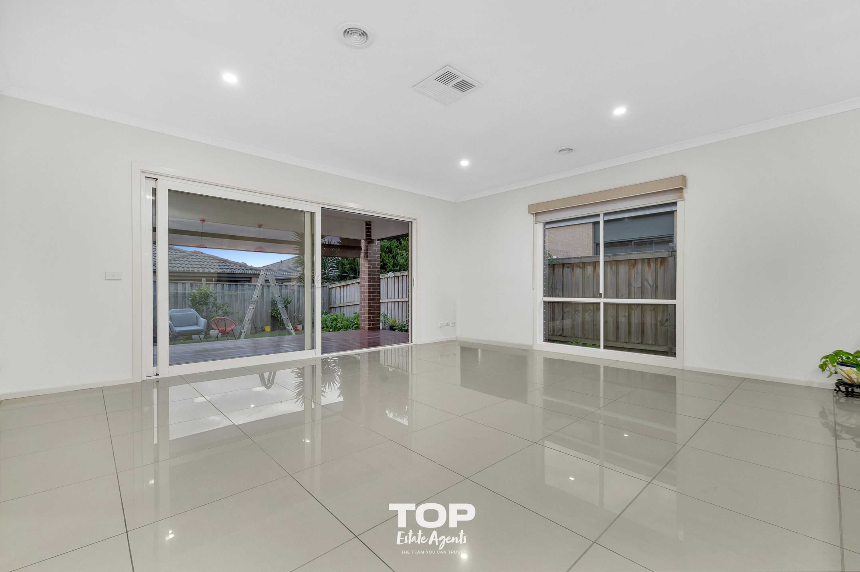 19 Crepe Avenue, Cranbourne West - Thumbnail 8