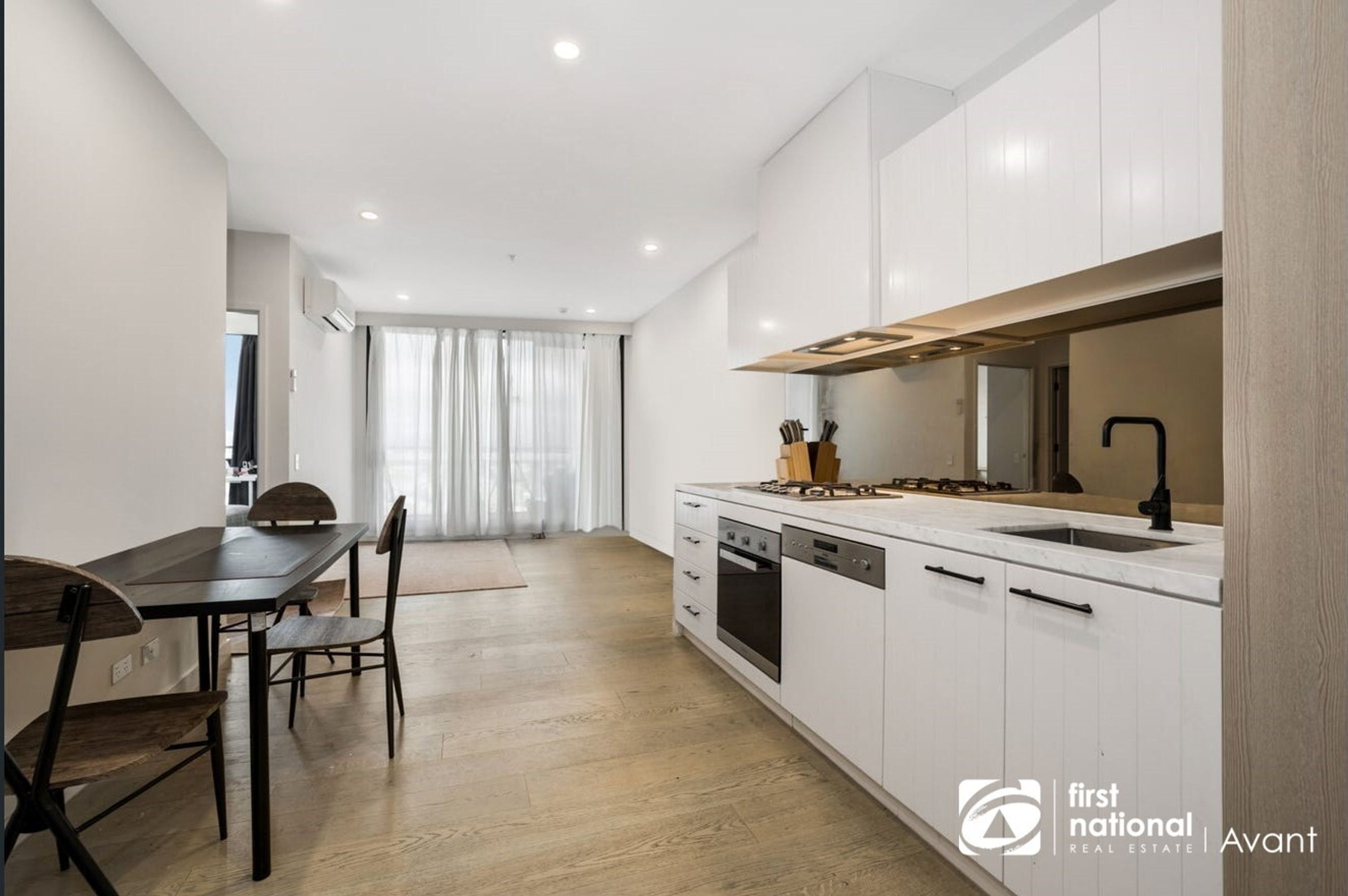 810/868 Blackburn Road, Clayton - Thumbnail 3