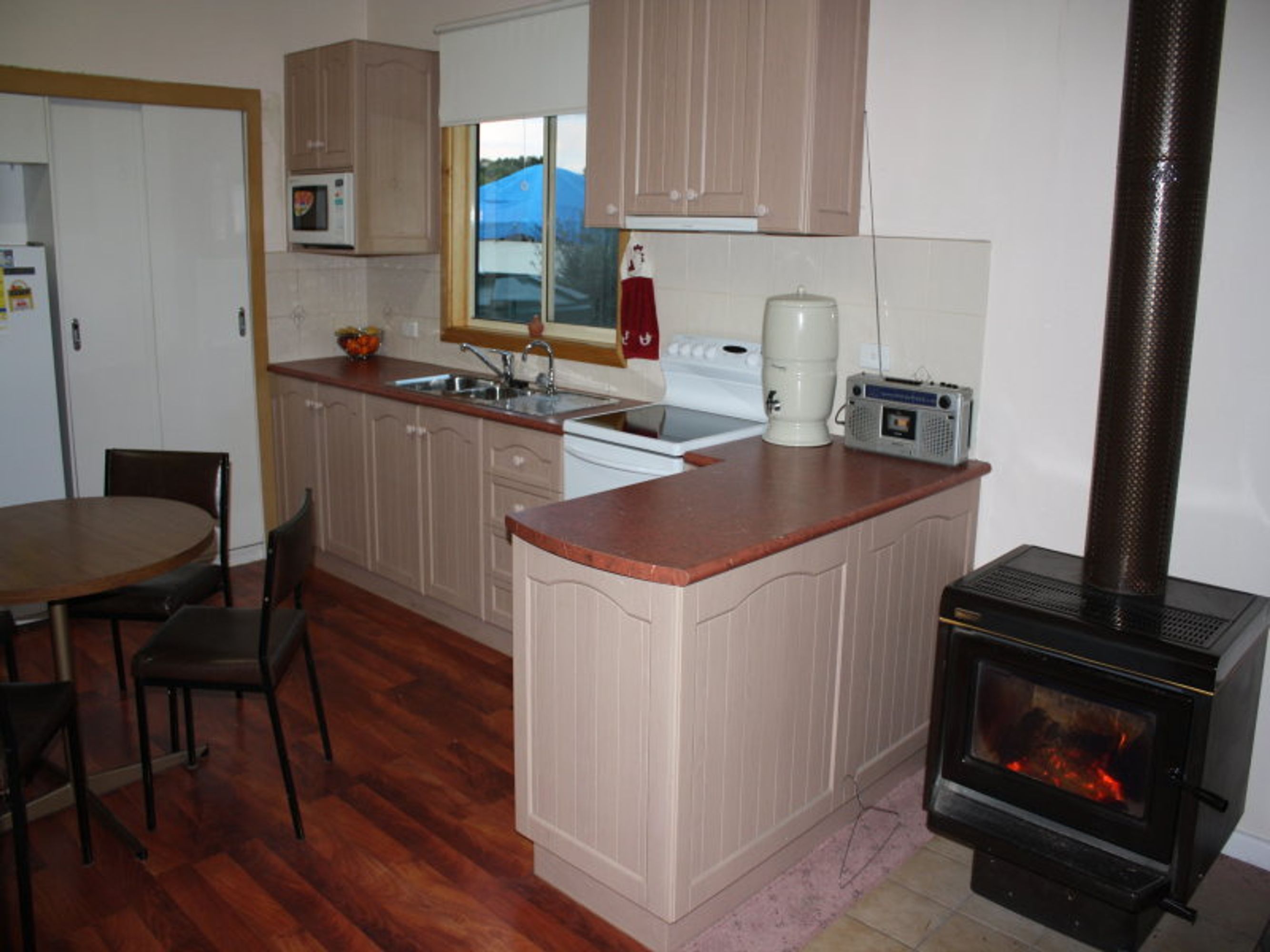 4 Tena Avenue, Horsham VIC 3400, Horsham - Thumbnail 2