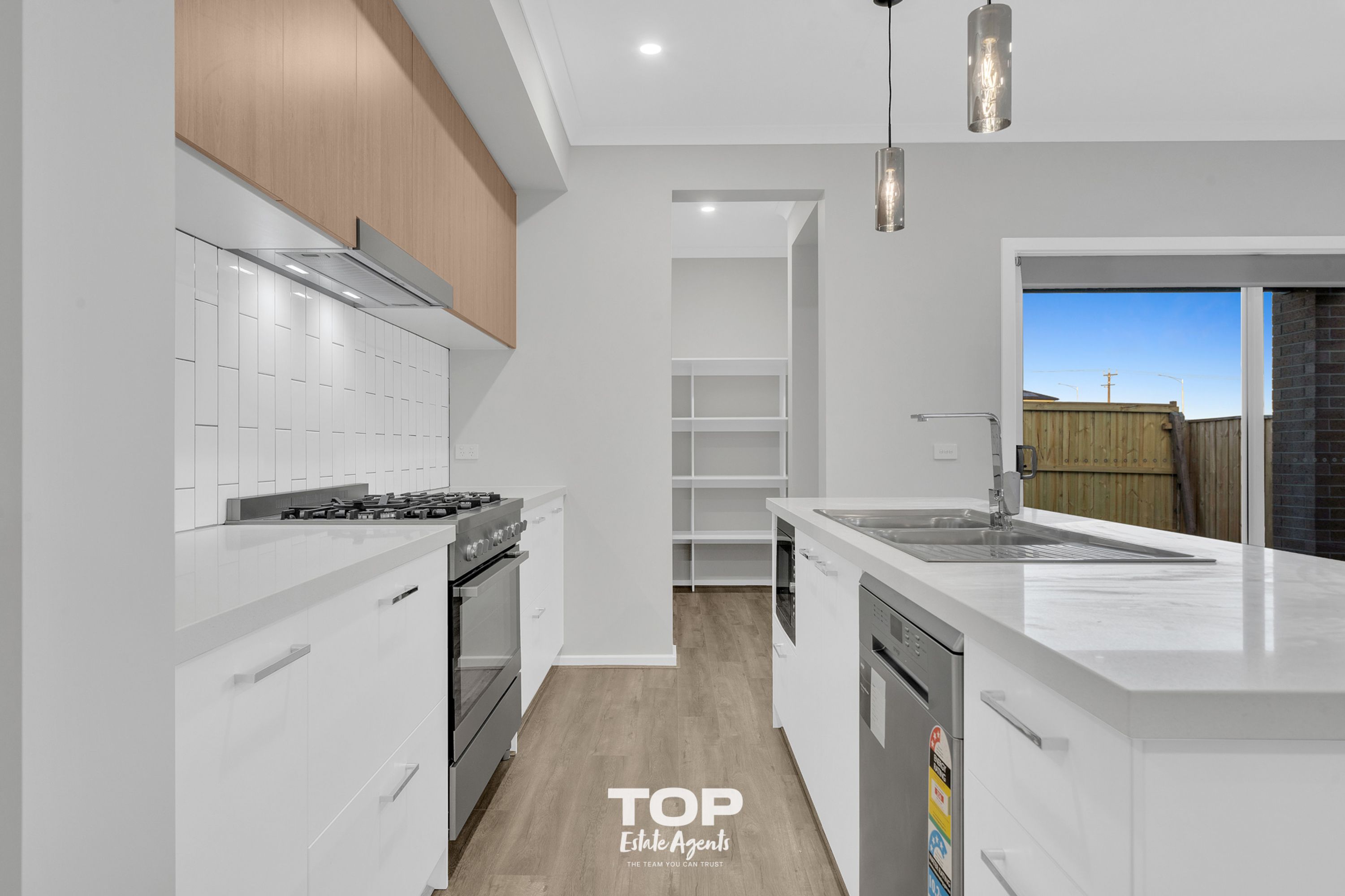 39 Shell Close, Clyde North - Thumbnail 4
