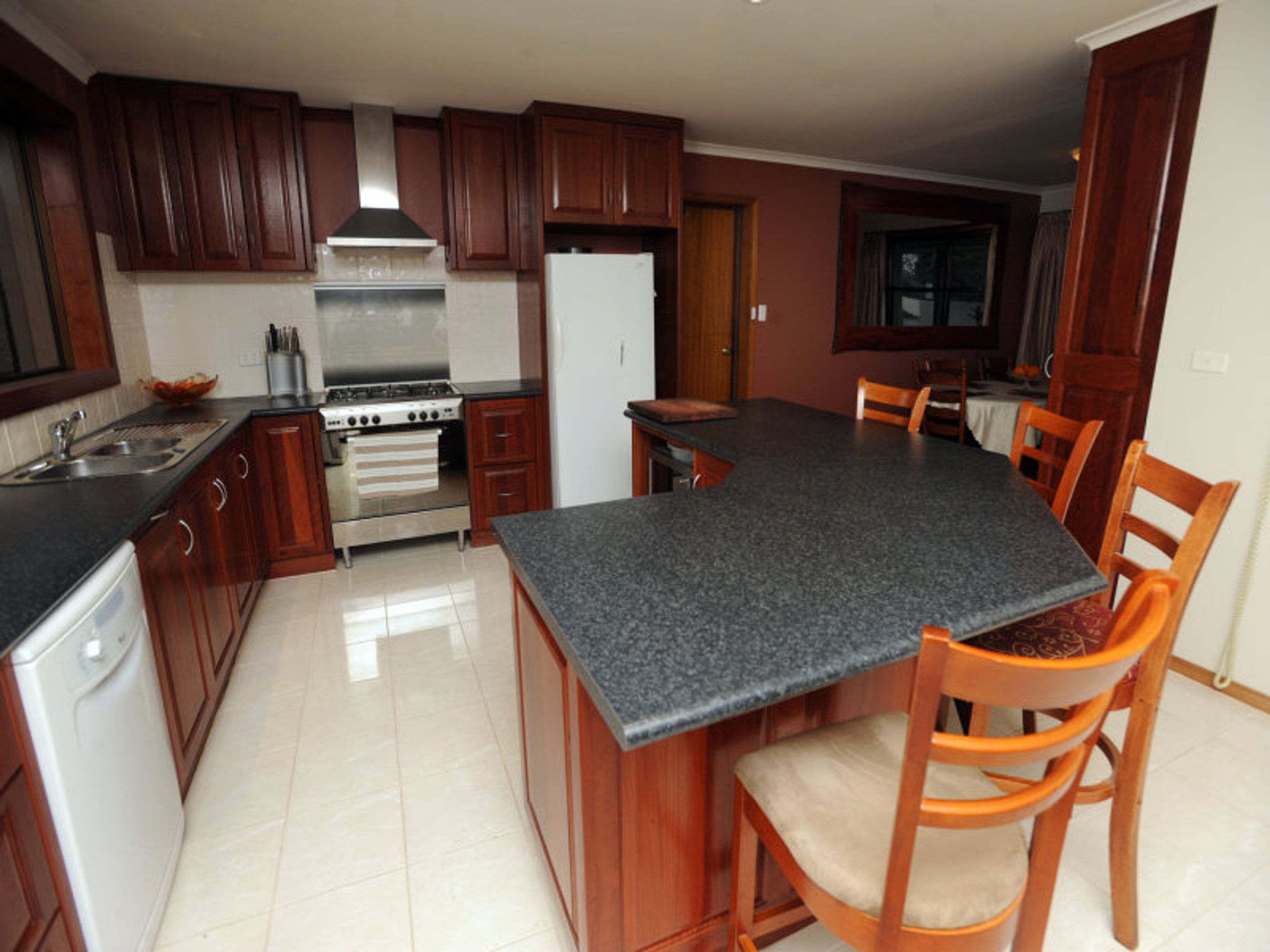 16 Centenary Avenue, Horsham VIC 3400, Horsham - Thumbnail 4
