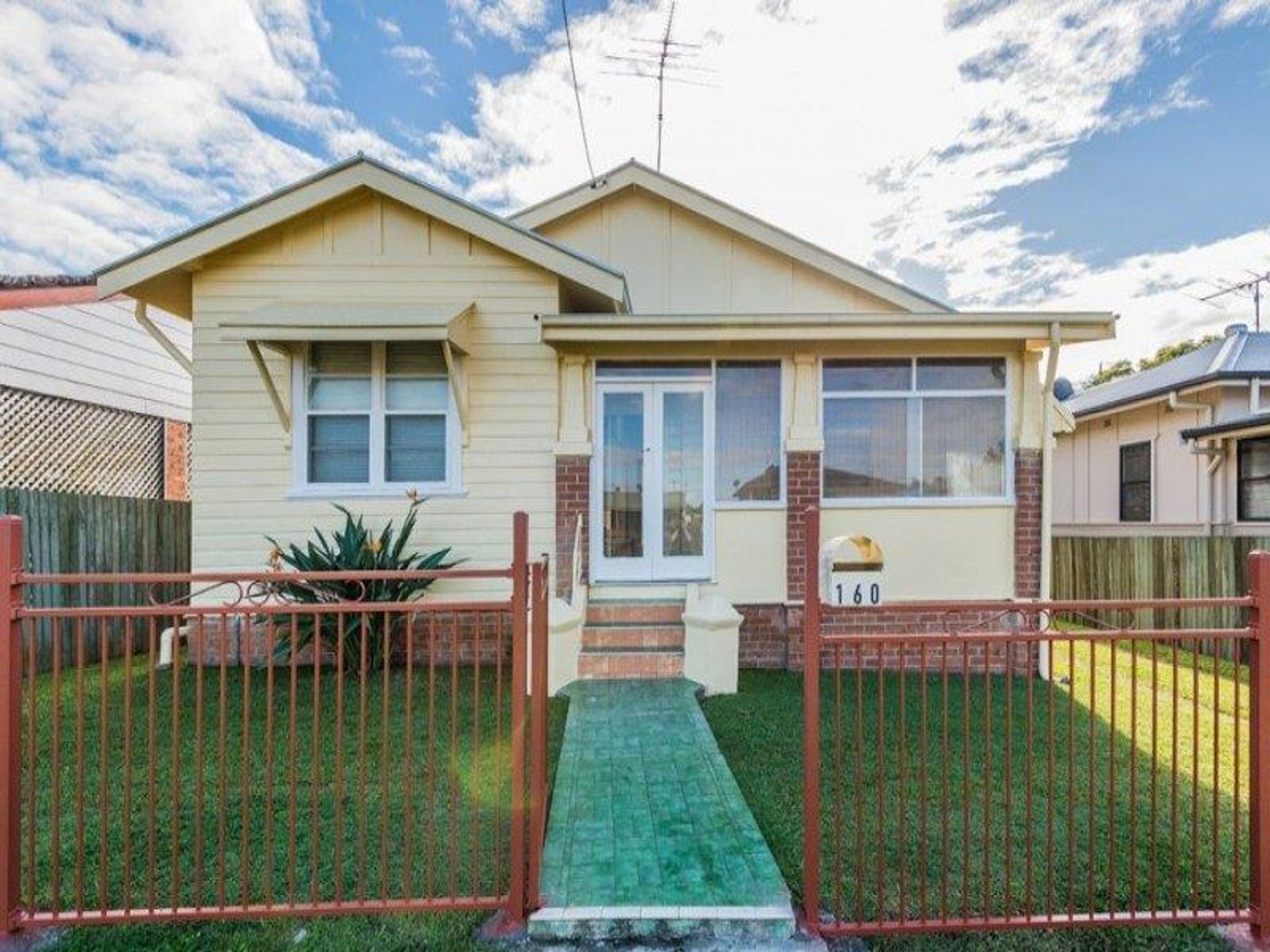 160 Hoof Street, Grafton - Image 1