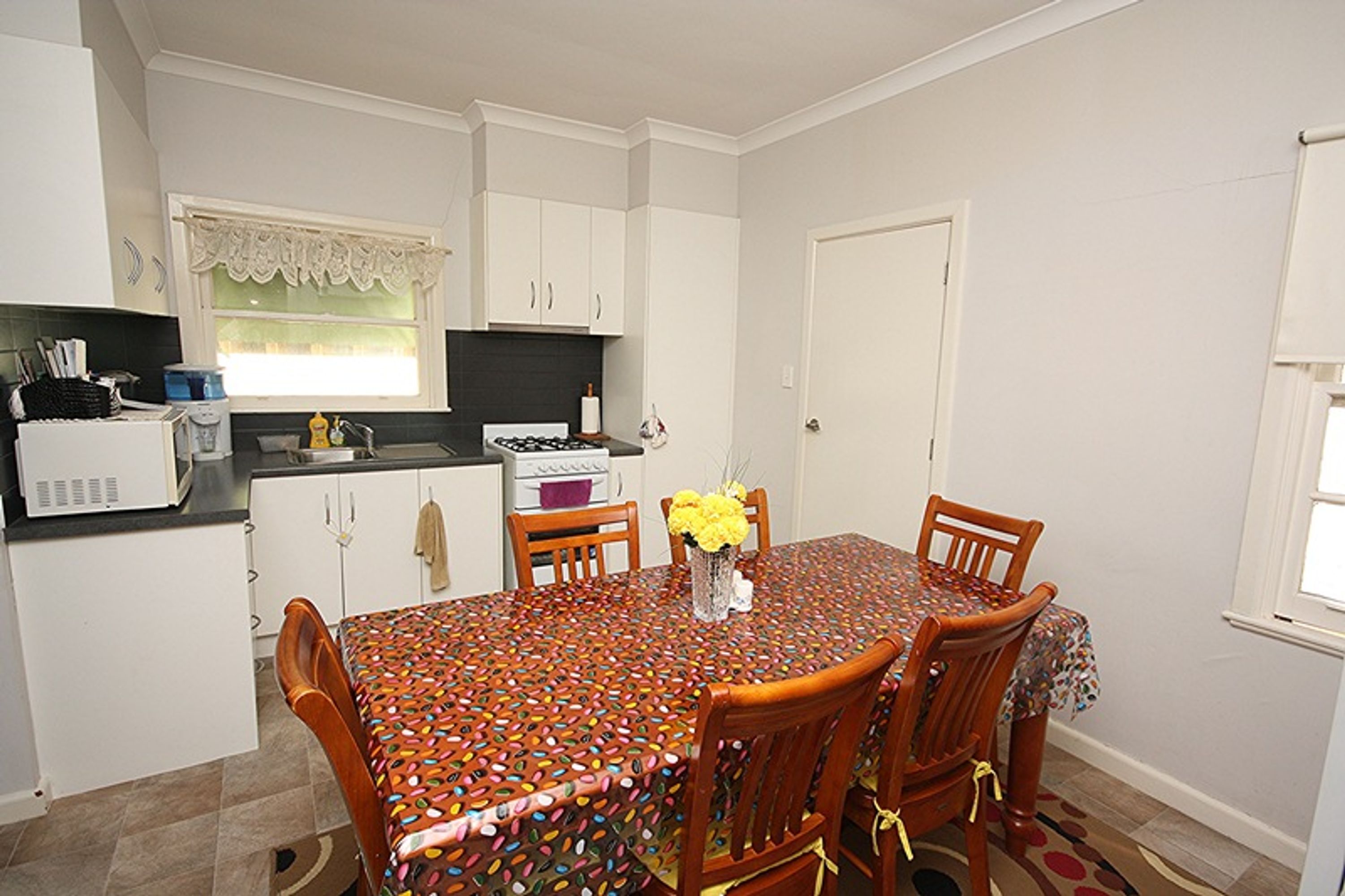 21 Philip Street, Horsham VIC 3400, Horsham - Thumbnail 2