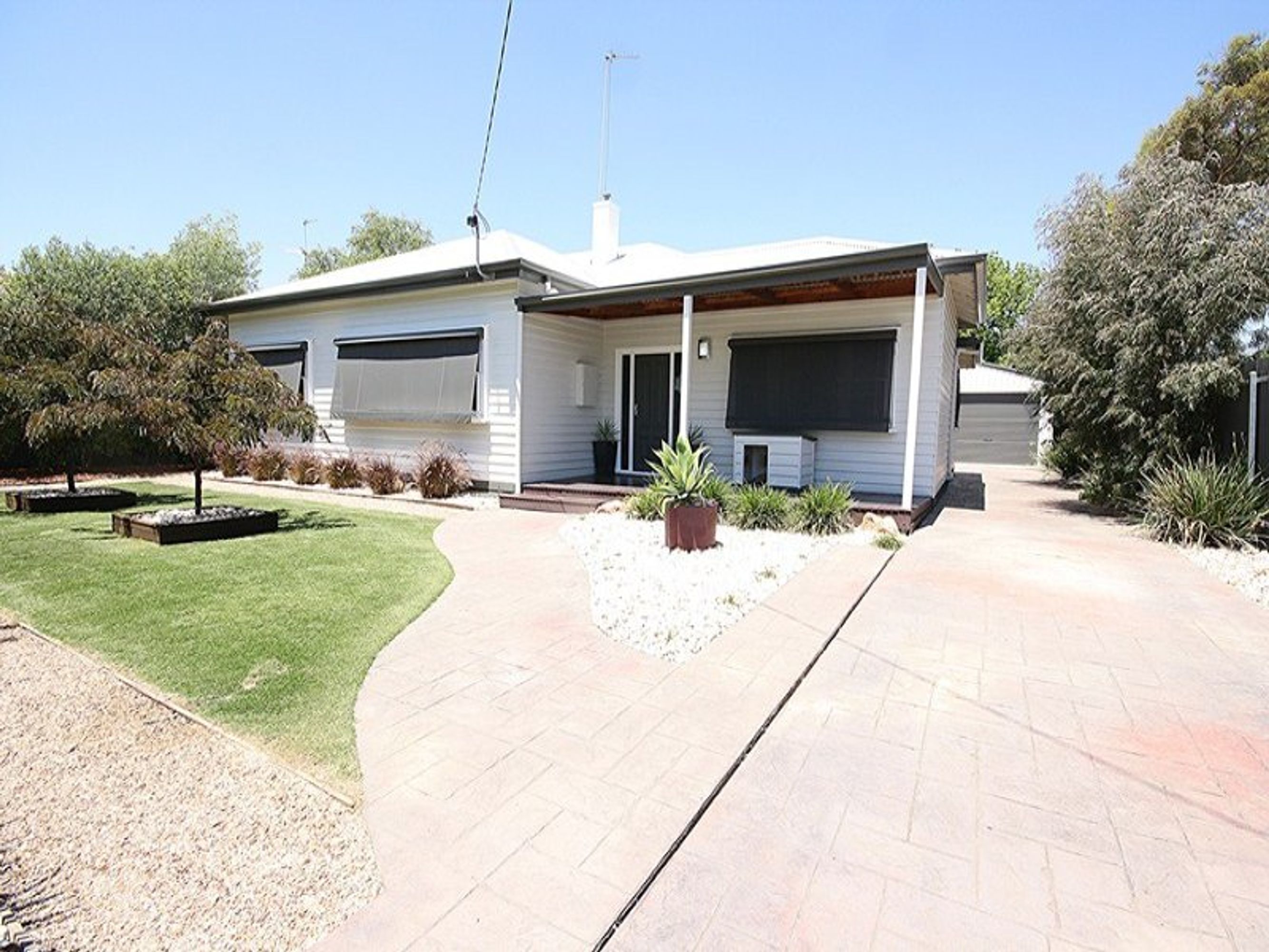 11 Sunnyside Avenue, Horsham VIC 3400