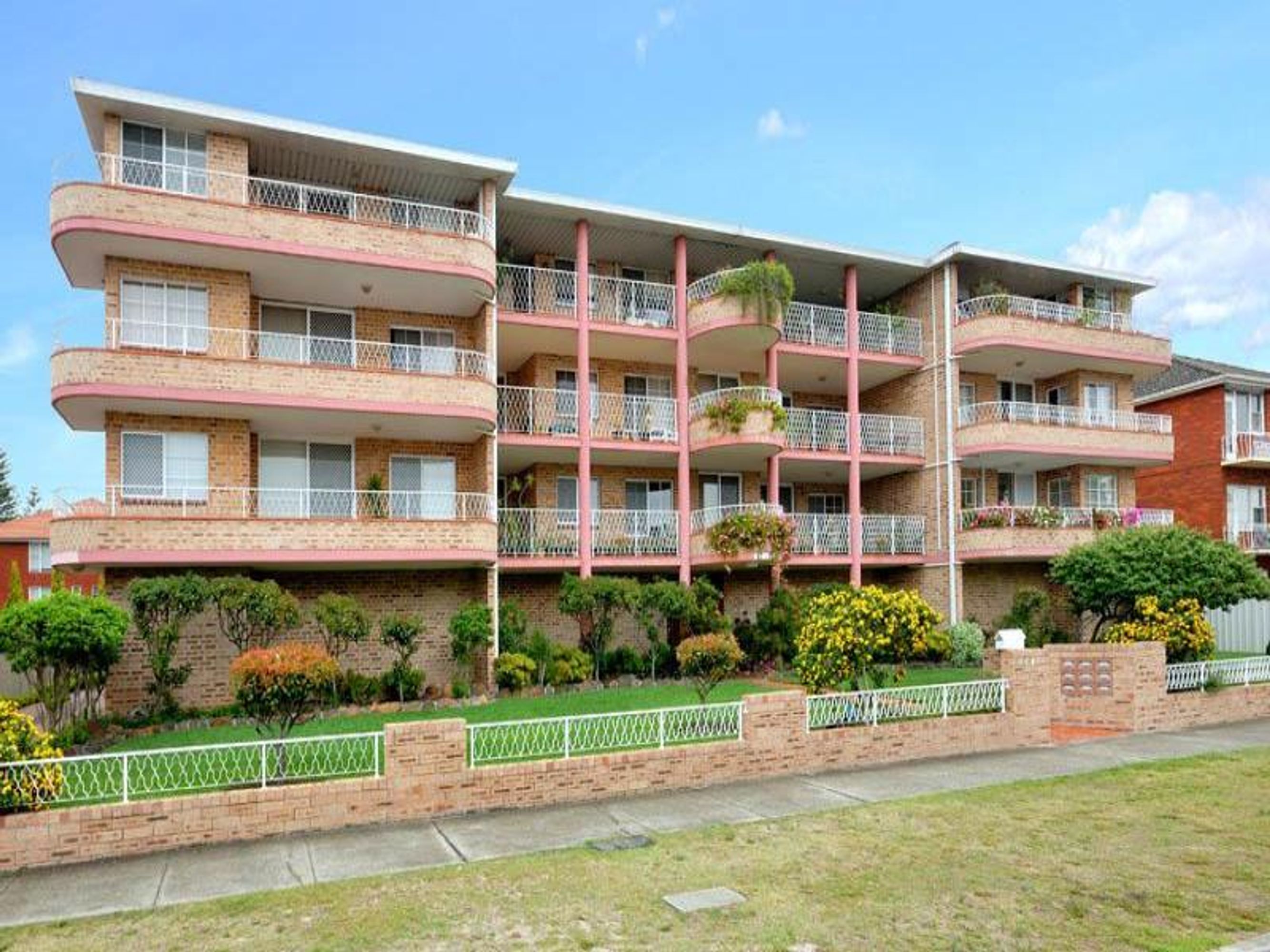17/57, Monterey - Thumbnail 7