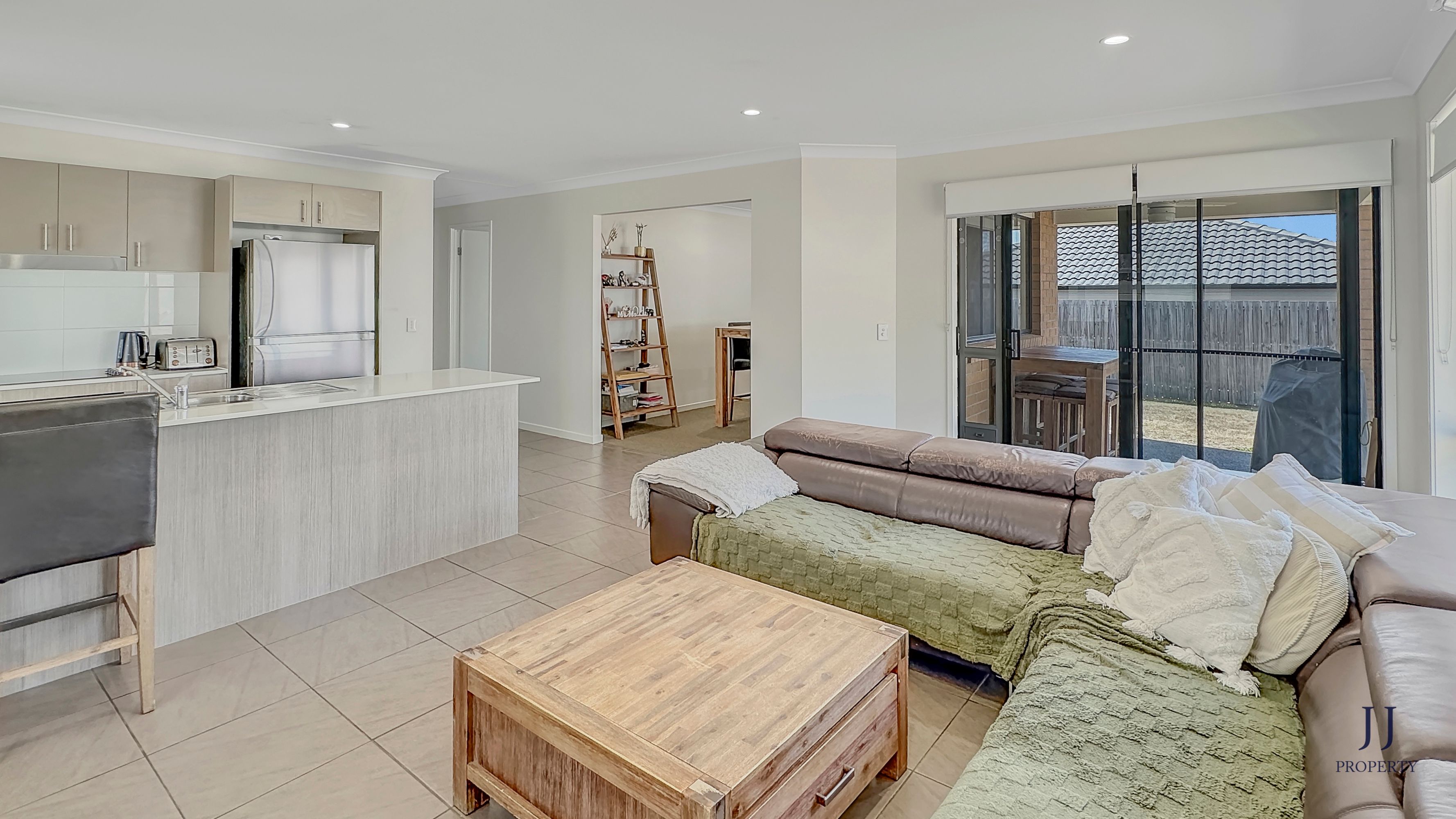 16 James Varghese Way, Spring Mountain - Thumbnail 2
