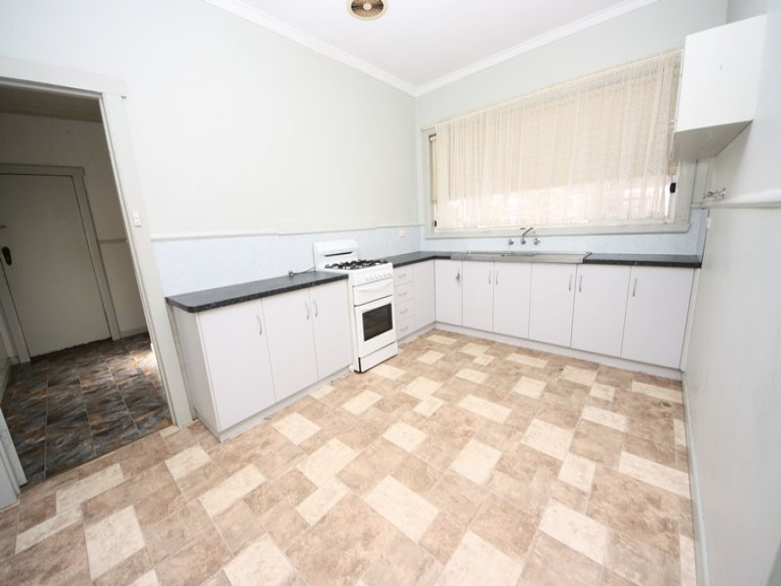 13 Arnold Street, Horsham VIC 3400, Horsham - Thumbnail 6