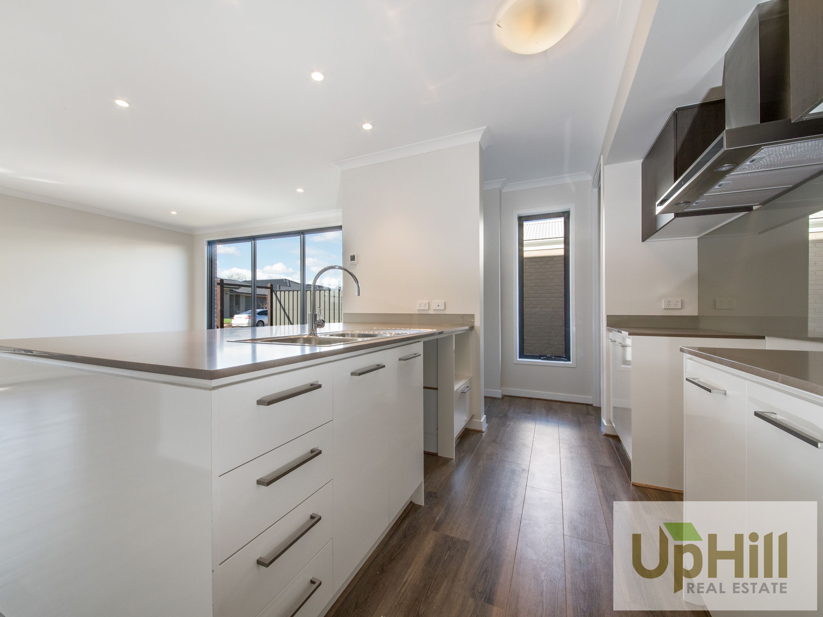 14 REVELWOOD WAY, Clyde North - Thumbnail 5