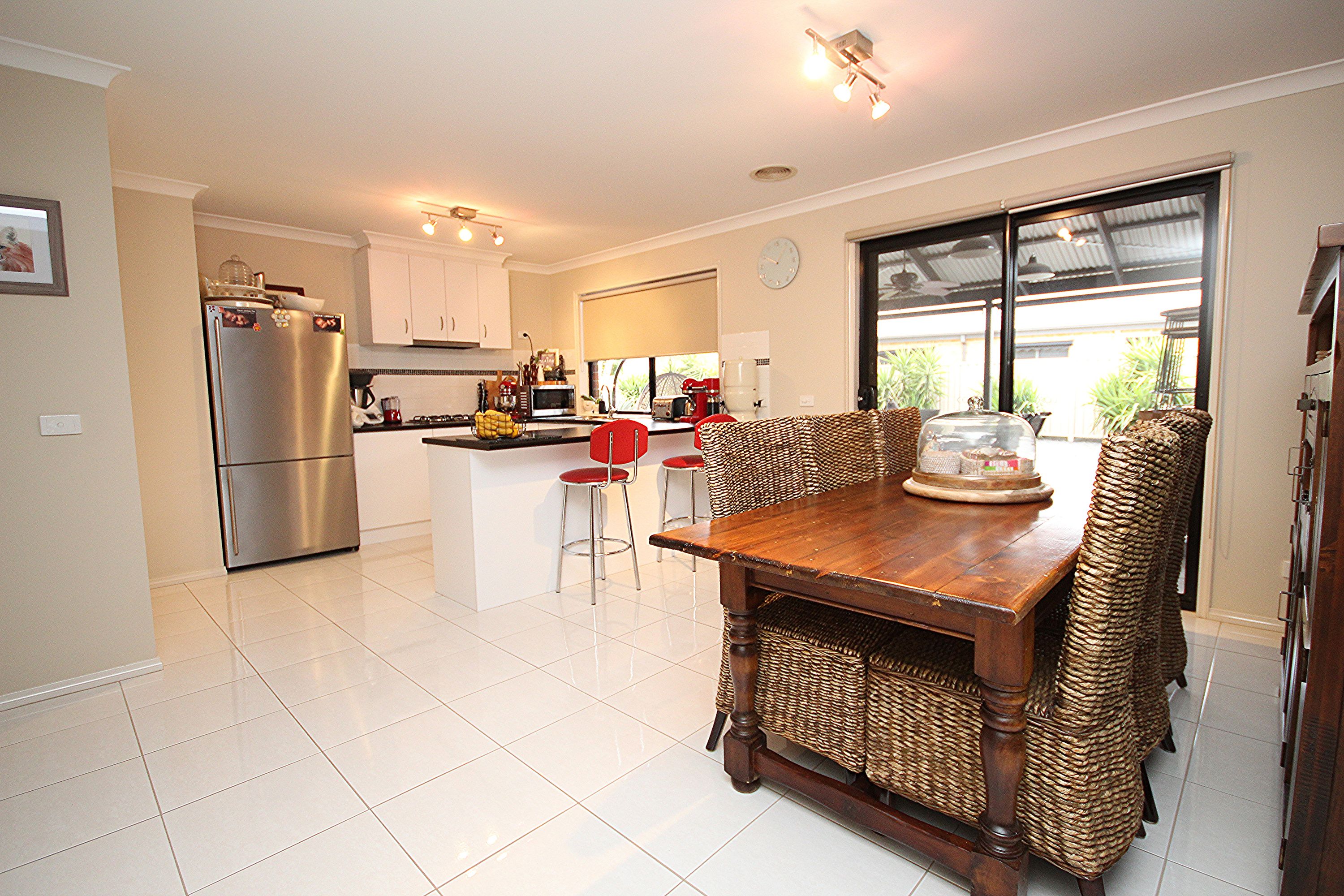 2 Perry Drive, Horsham VIC 3400, Horsham - Thumbnail 2