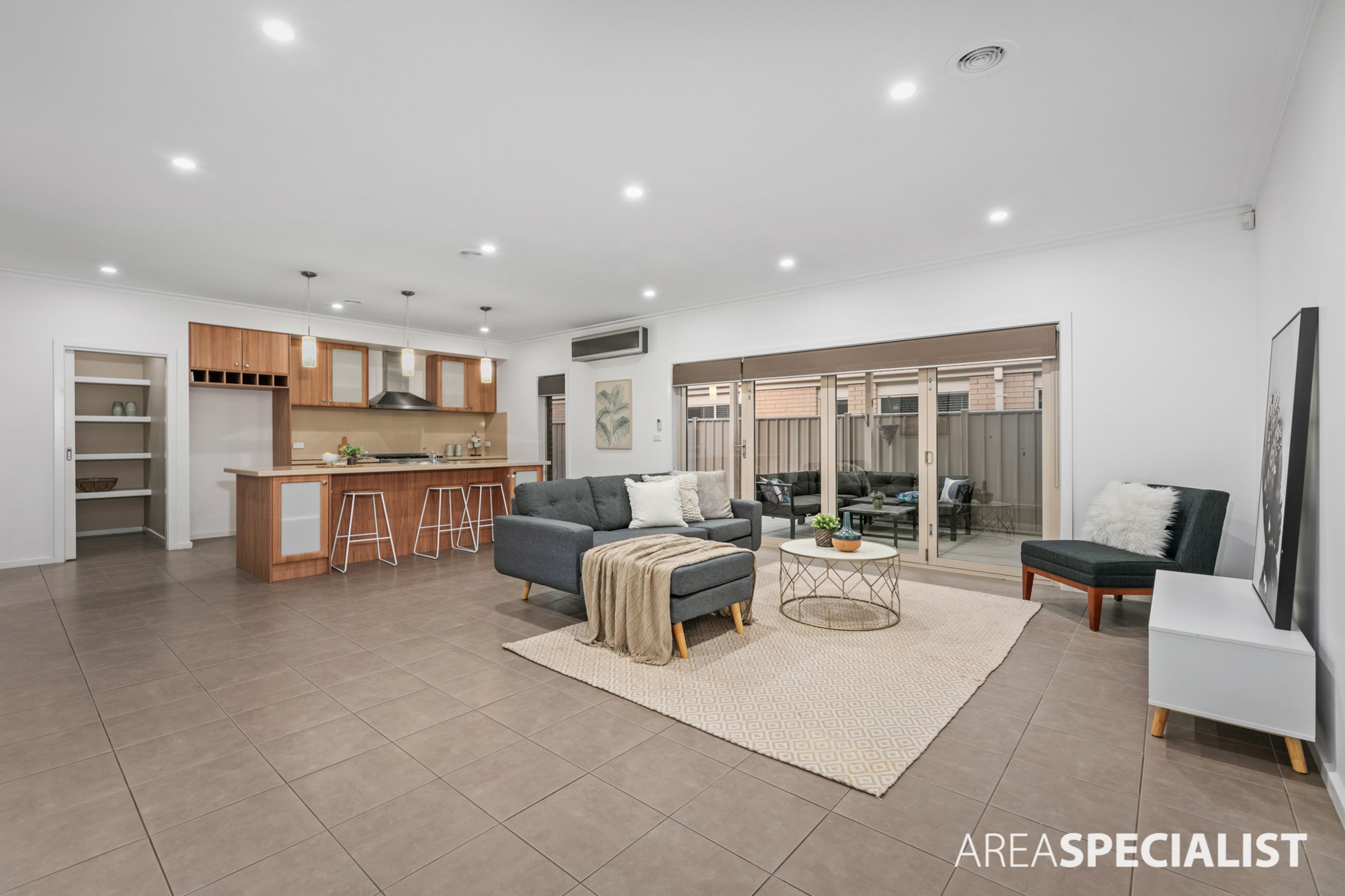 6 Glen Drouitt Drive, Caroline Springs VIC 3023, Caroline Springs - Thumbnail 7
