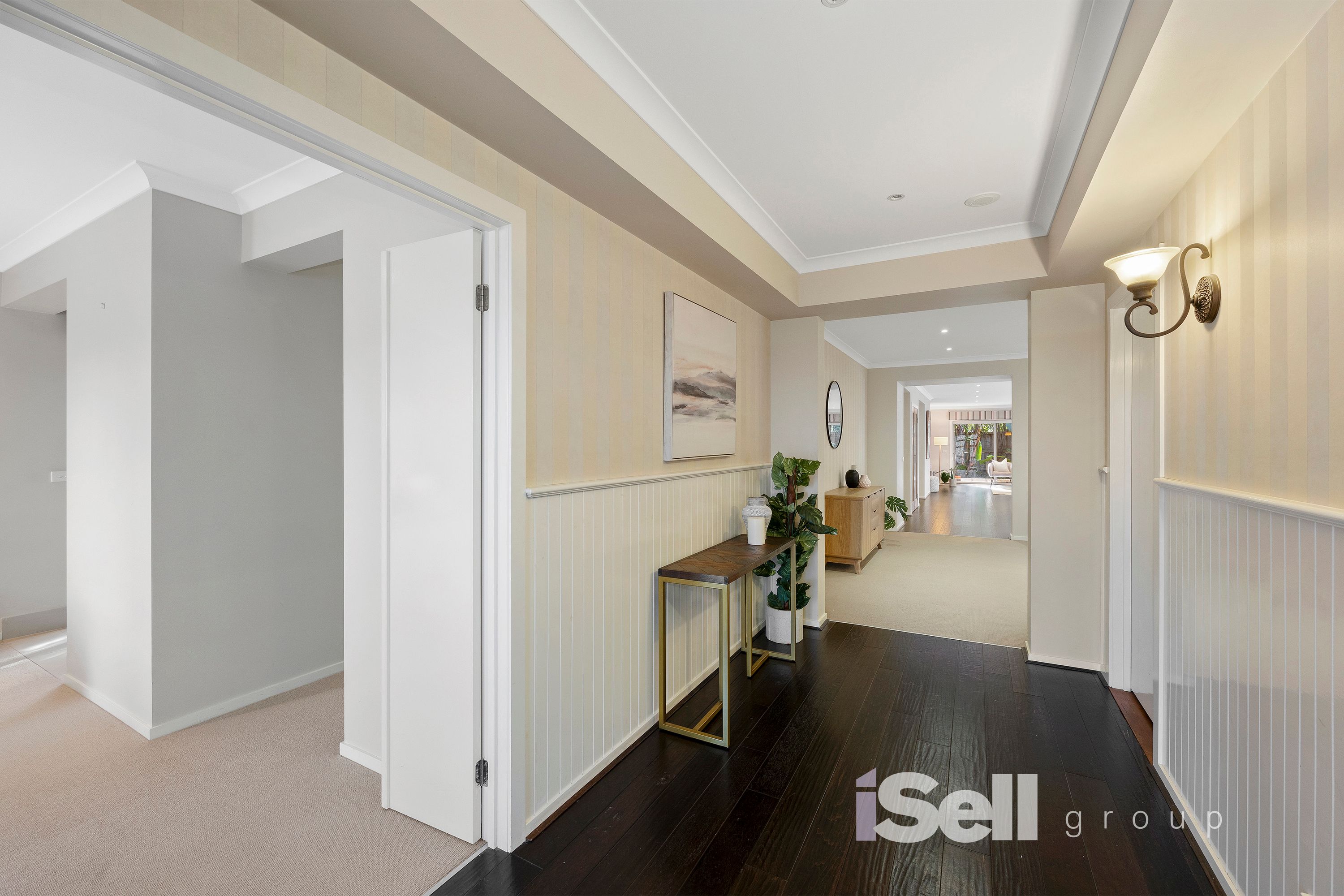 10 Mountainview Boulevard, Cranbourne North - Thumbnail 2