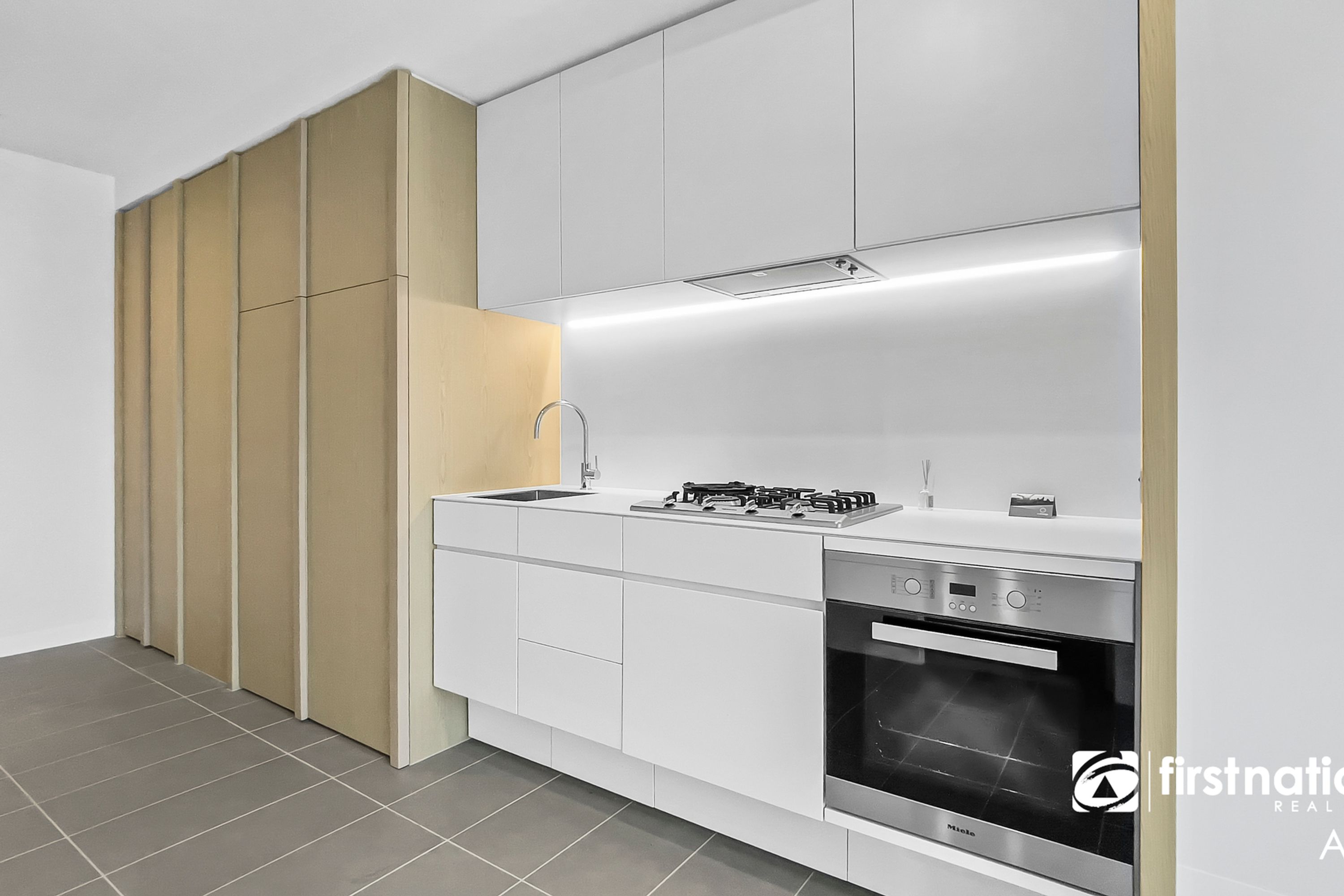 2212/8 Pearl River Road, Docklands - Thumbnail 5