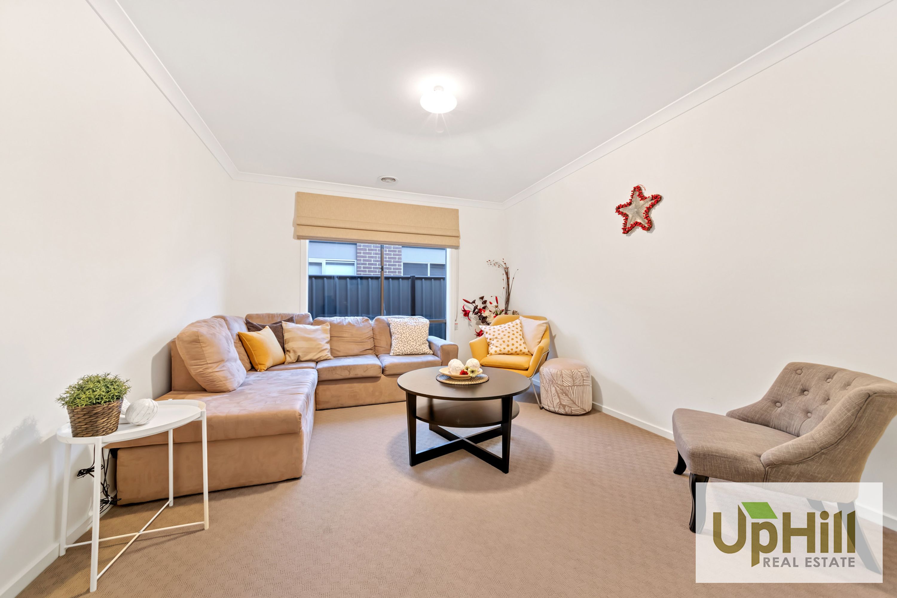 6 SALERNO WAY, Clyde North - Thumbnail 4