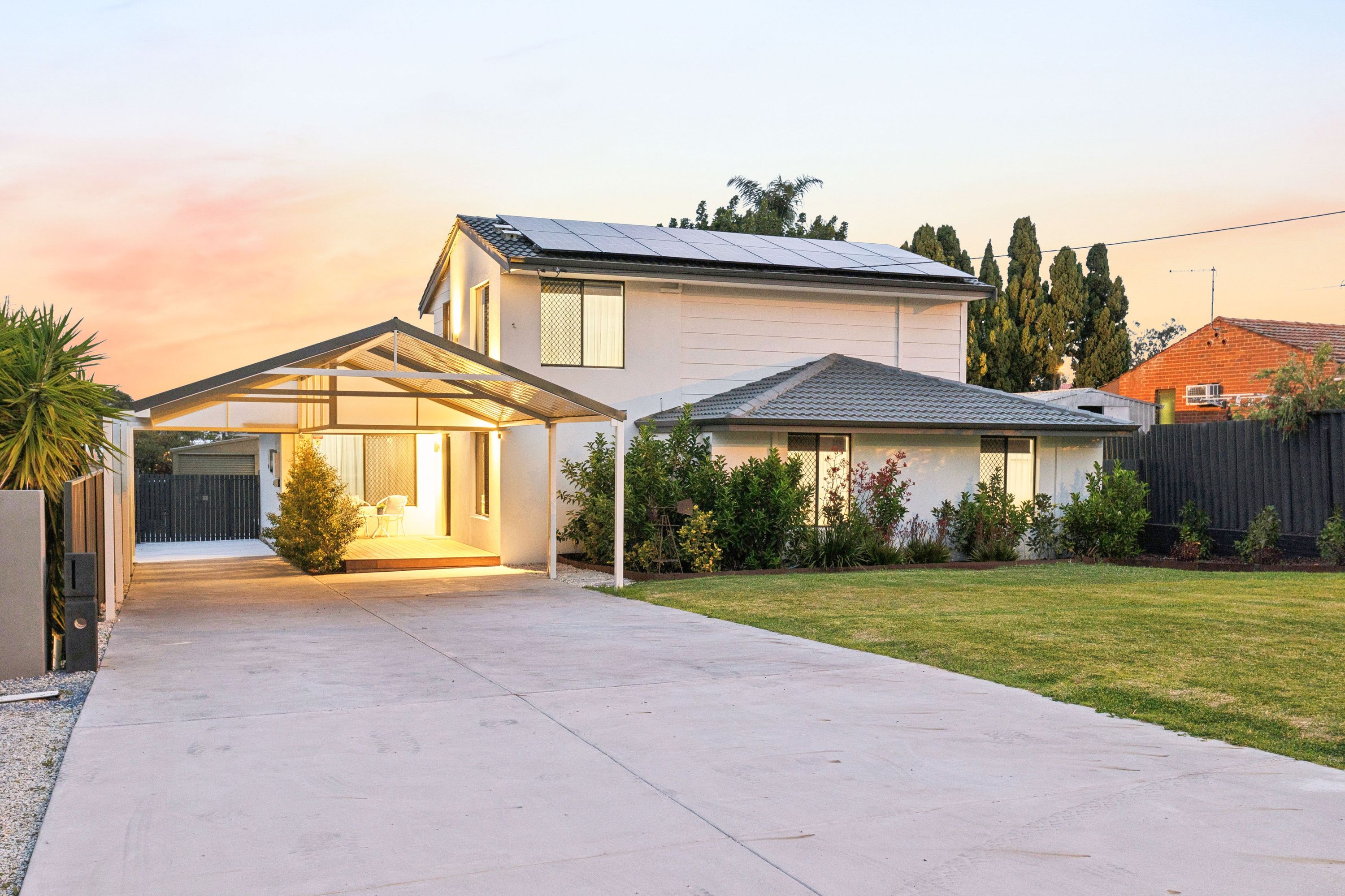 24 WARWICK ROAD, Marmion - Thumbnail 4