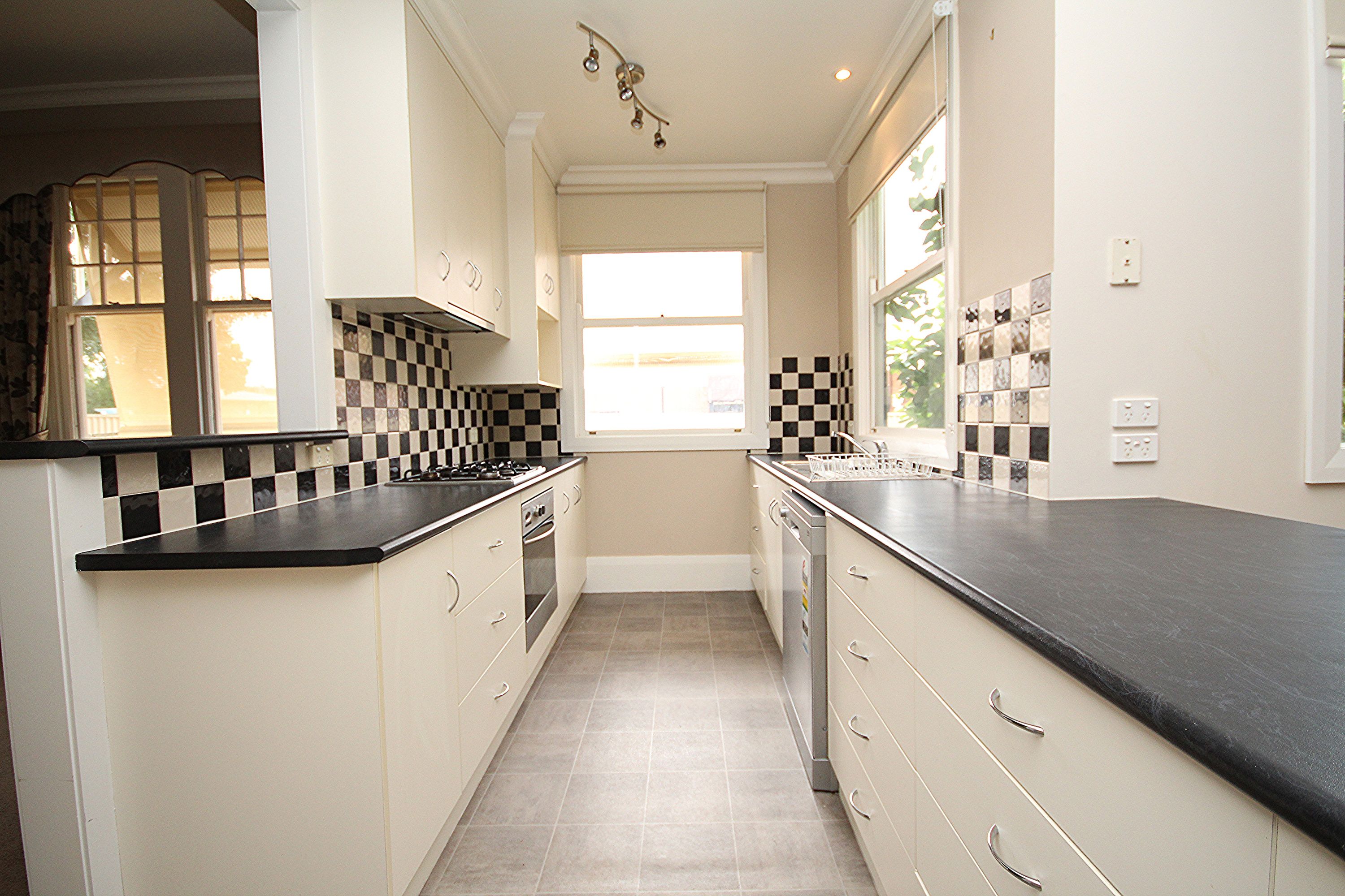 12 Smith Street, Horsham VIC 3400, Horsham - Thumbnail 2
