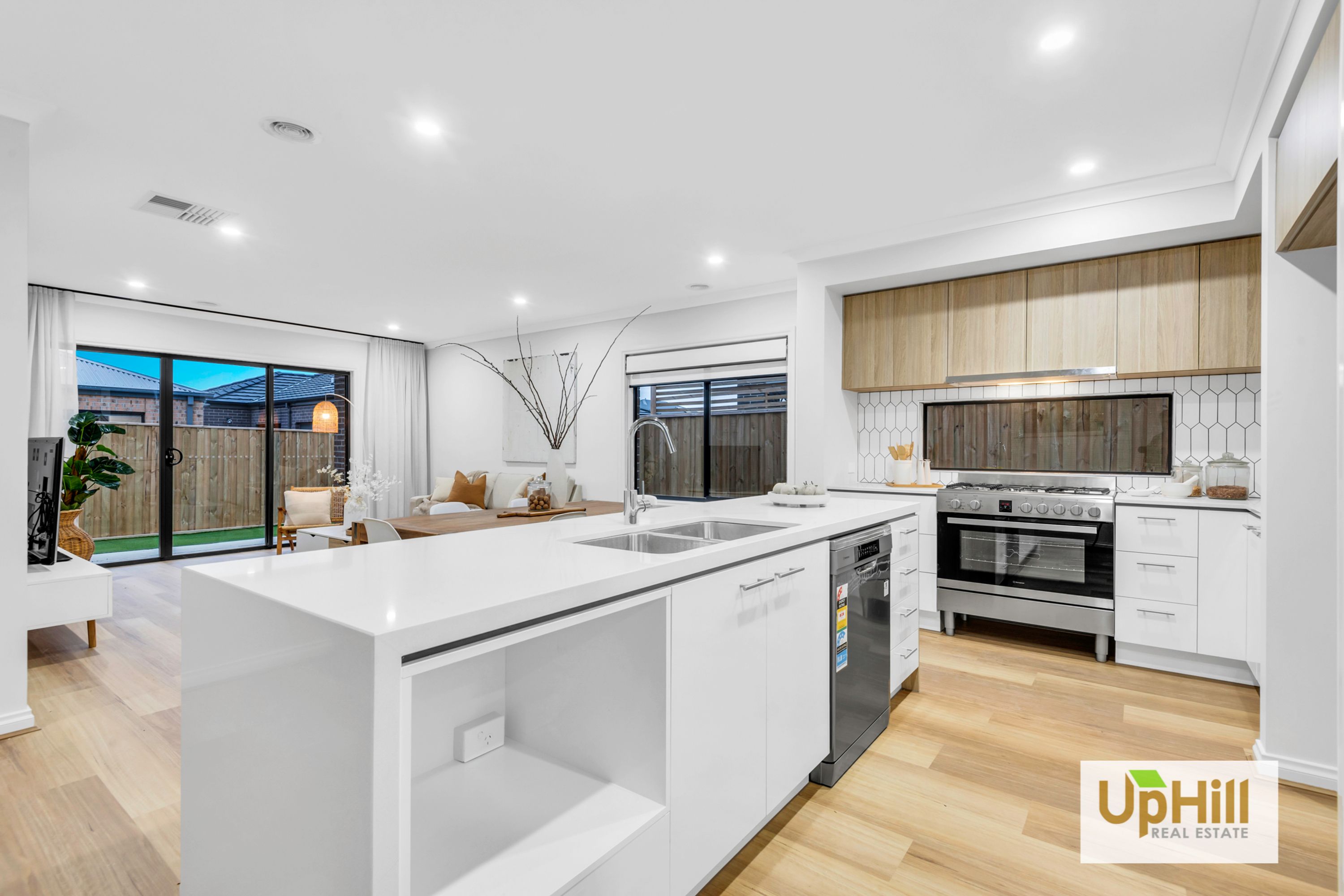 32 Handsome Avenue, Clyde North - Thumbnail 8
