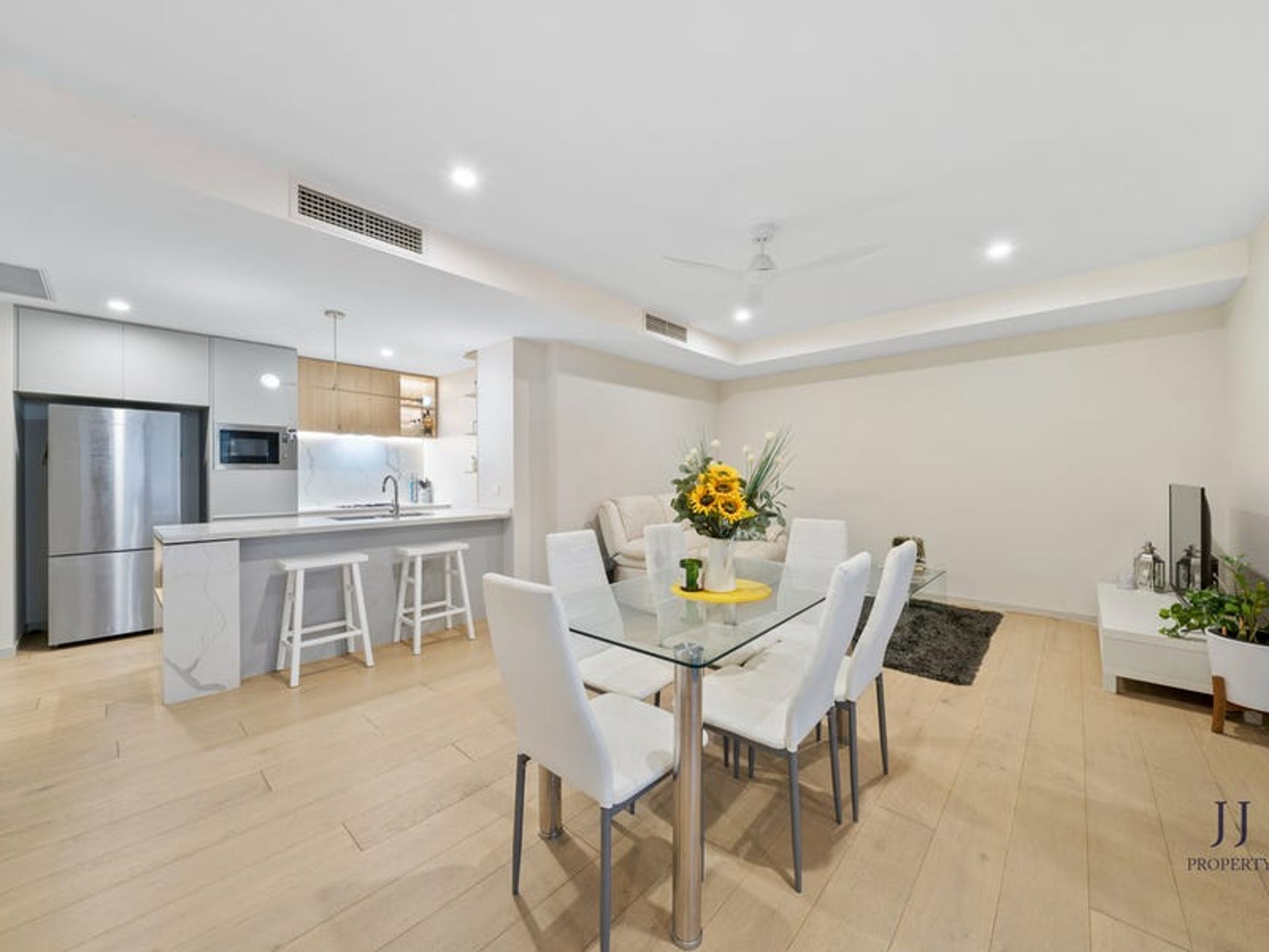 2/11 Priory Street, Indooroopilly - Thumbnail 3
