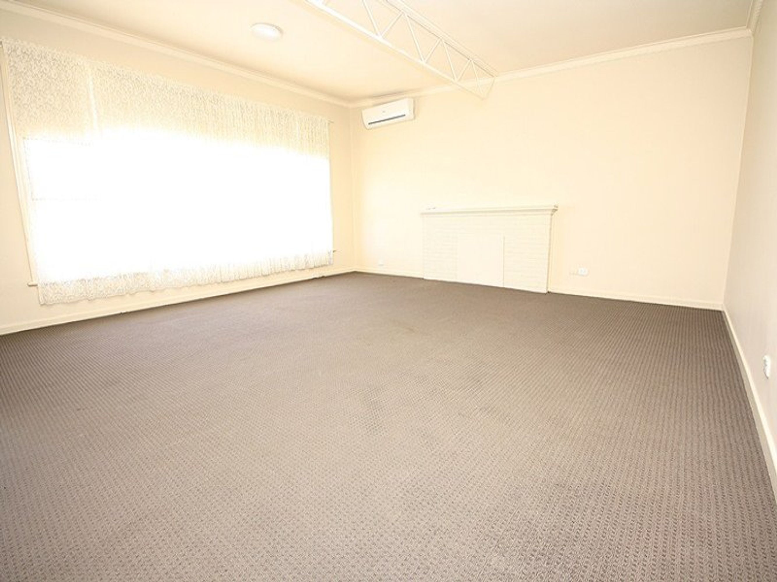 9 Motavu Drive, Horsham VIC 3400, Horsham - Thumbnail 2
