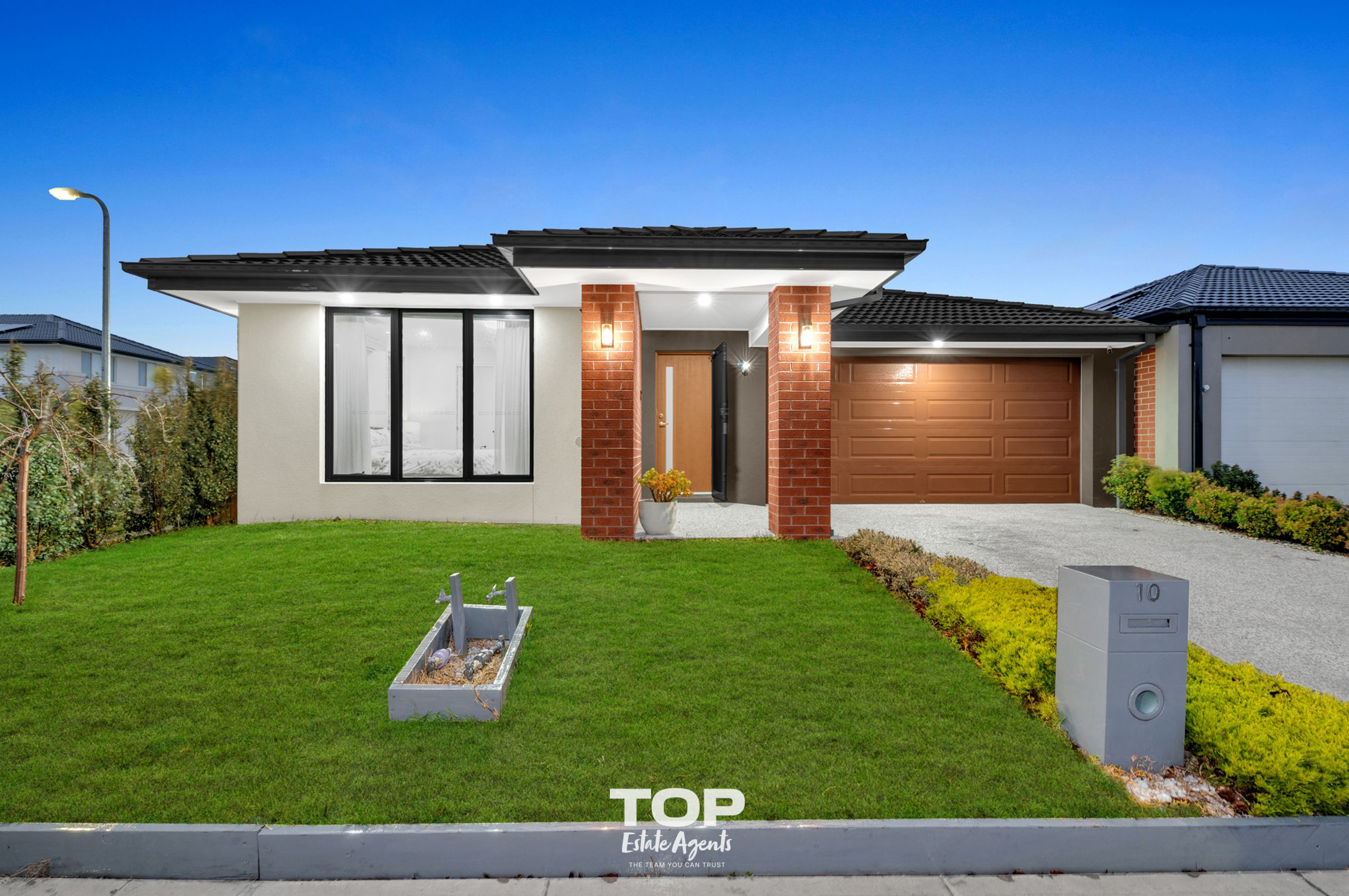 10 Clamoroso Drive, Clyde North - Thumbnail 2