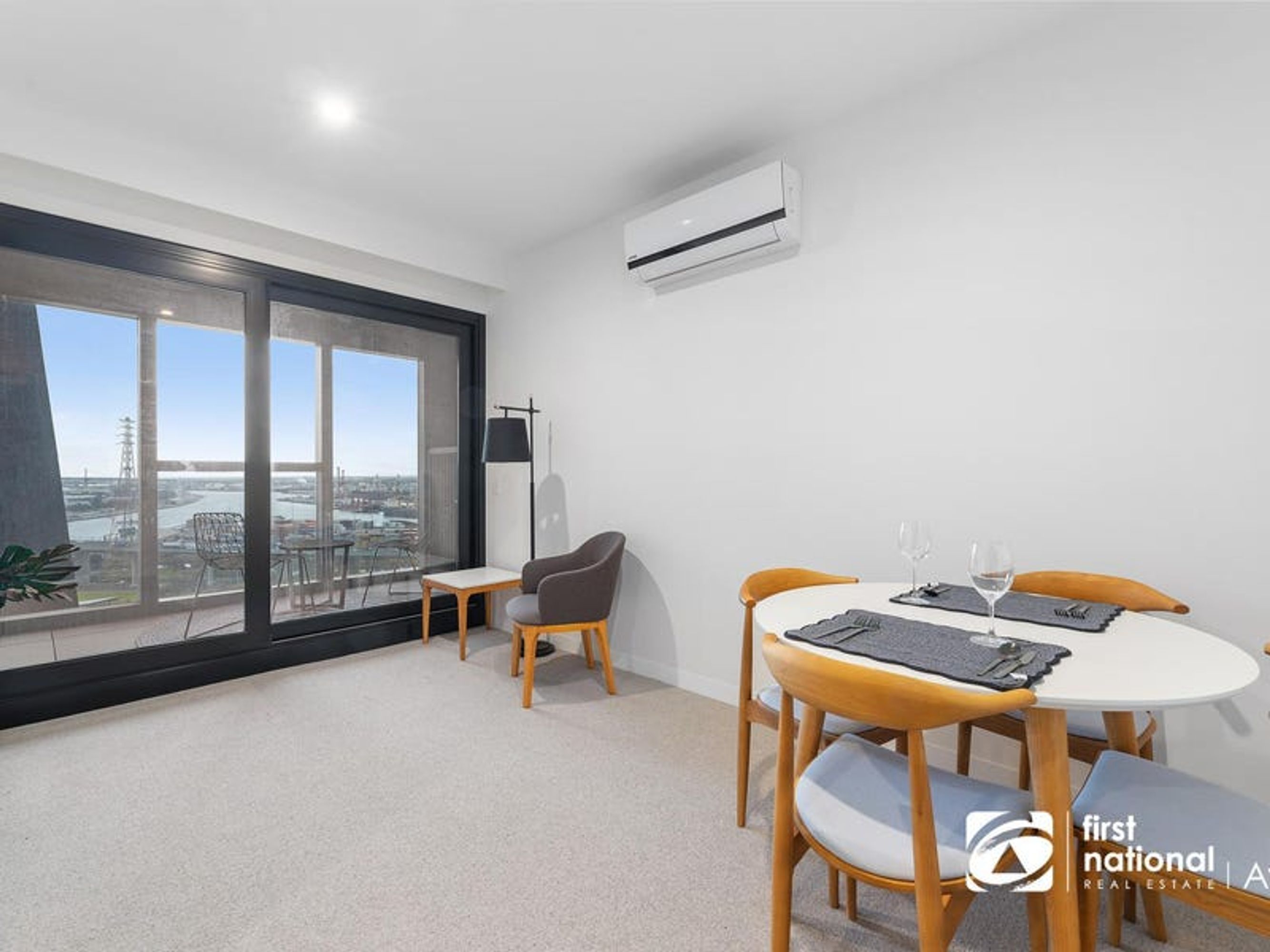 2208/8 Pearl River Road, Docklands - Thumbnail 4