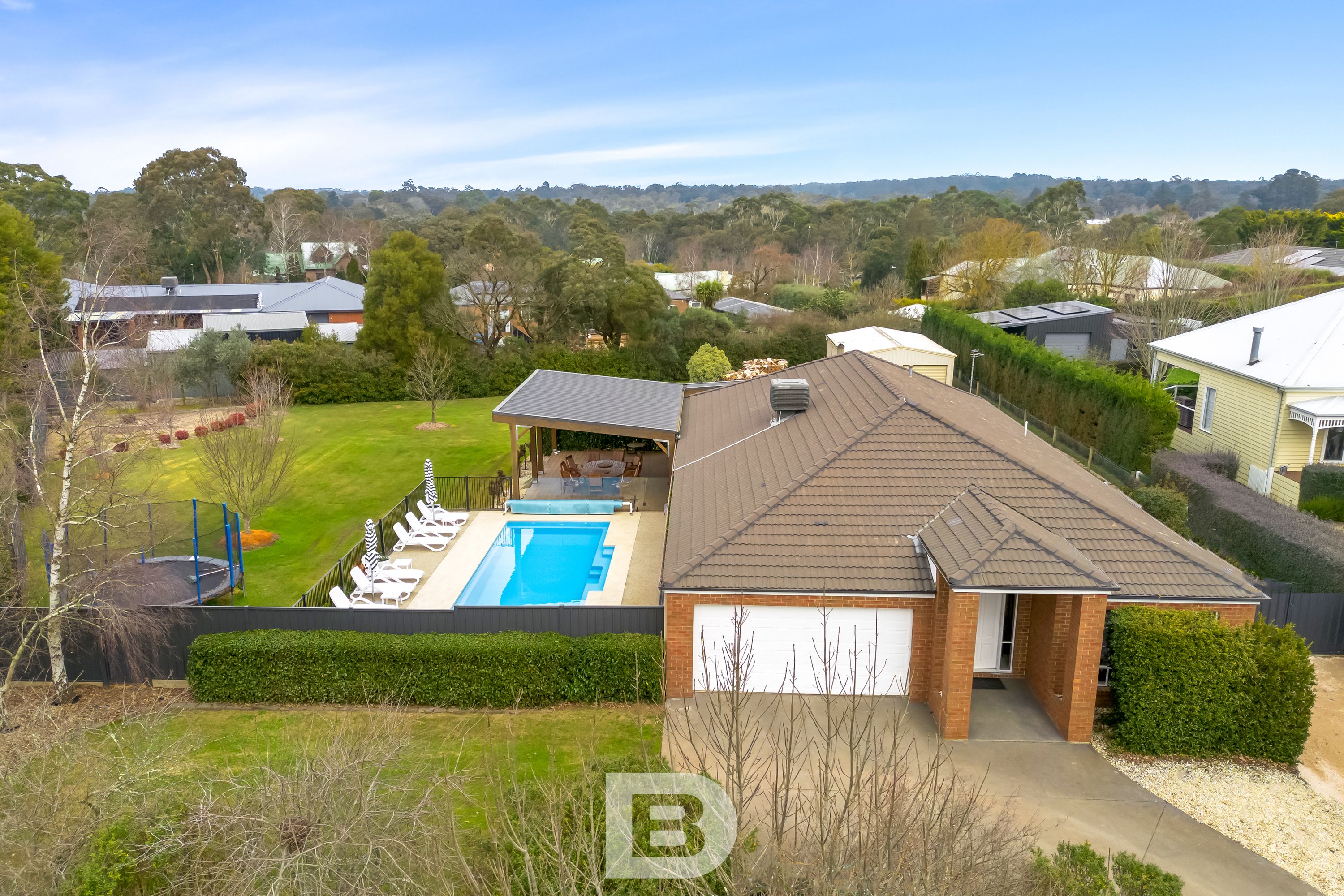 9 Nutfield Close, Woodend - Image 1