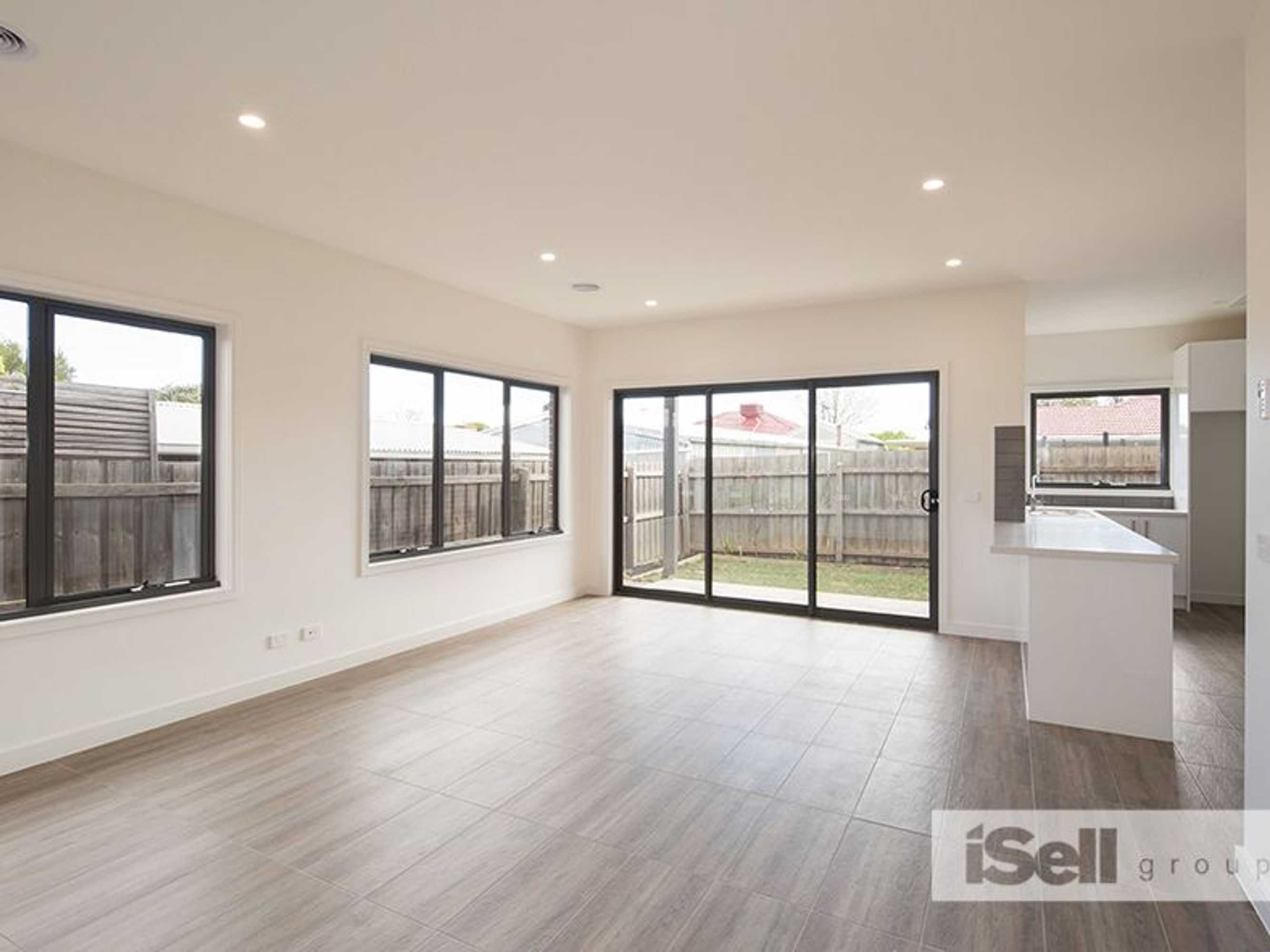 2/62 Hillside Street, Springvale - Thumbnail 2