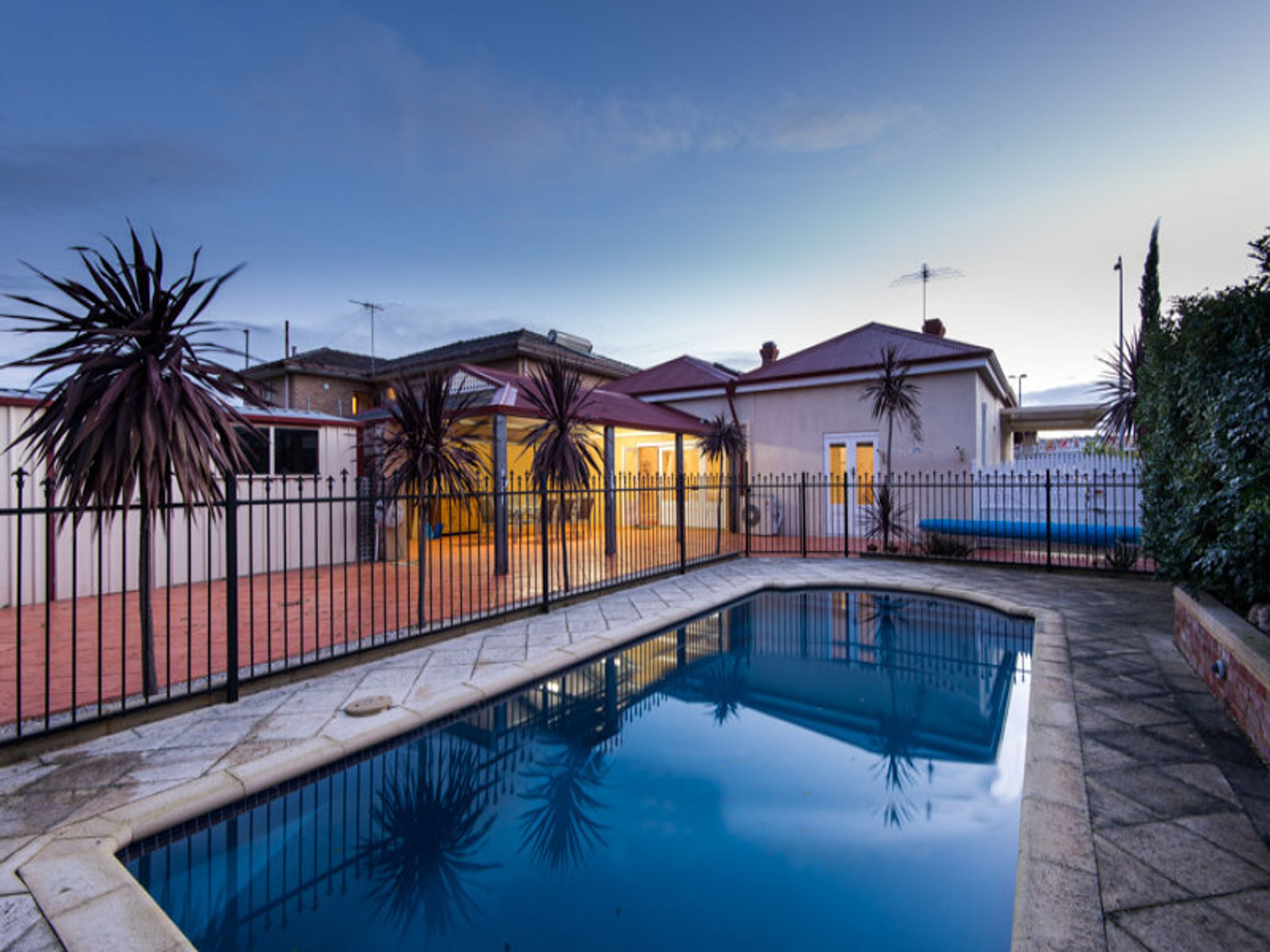218 Hampton Road, Beaconsfield - Thumbnail 2