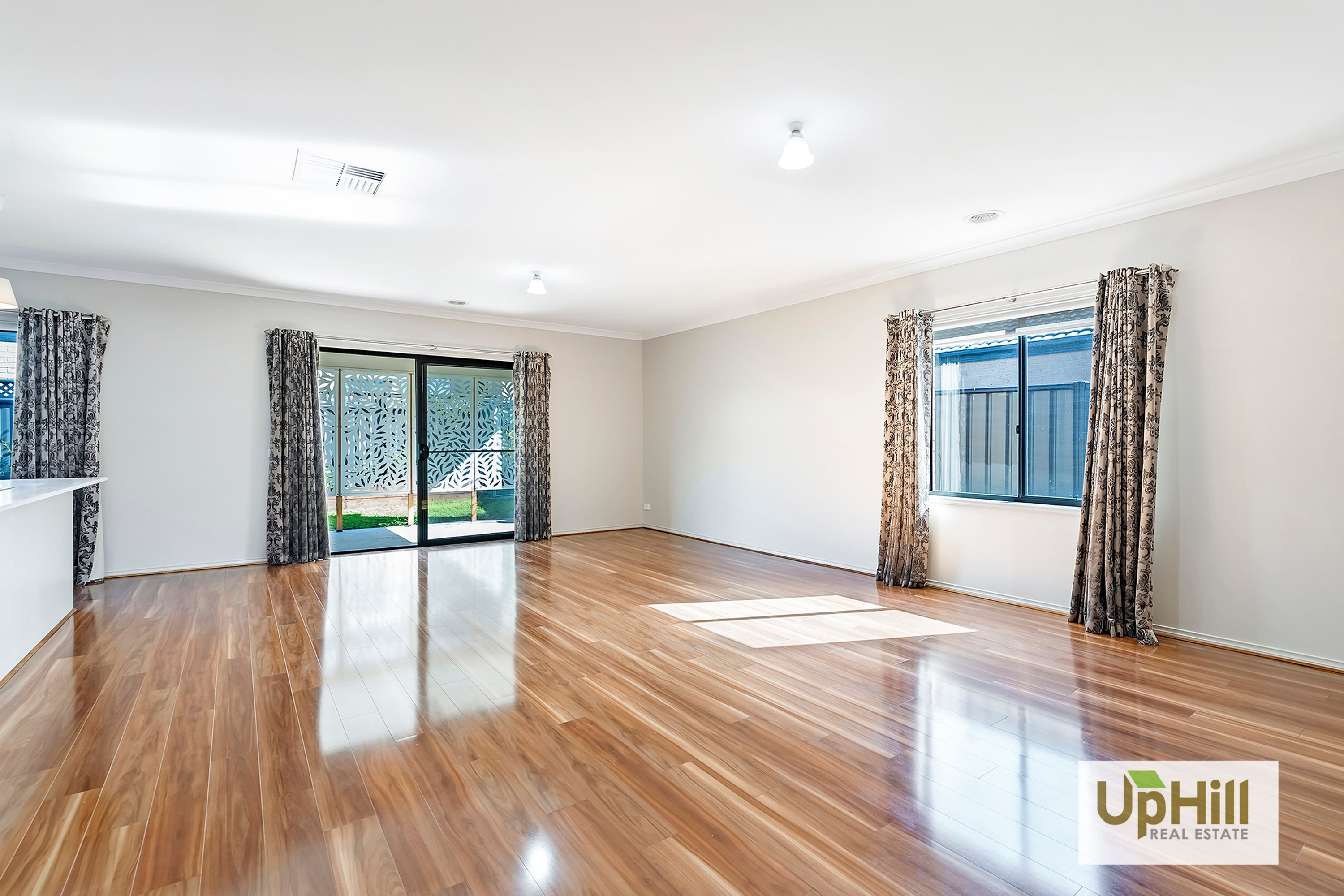 4 Salerno Way, Clyde North - Thumbnail 2