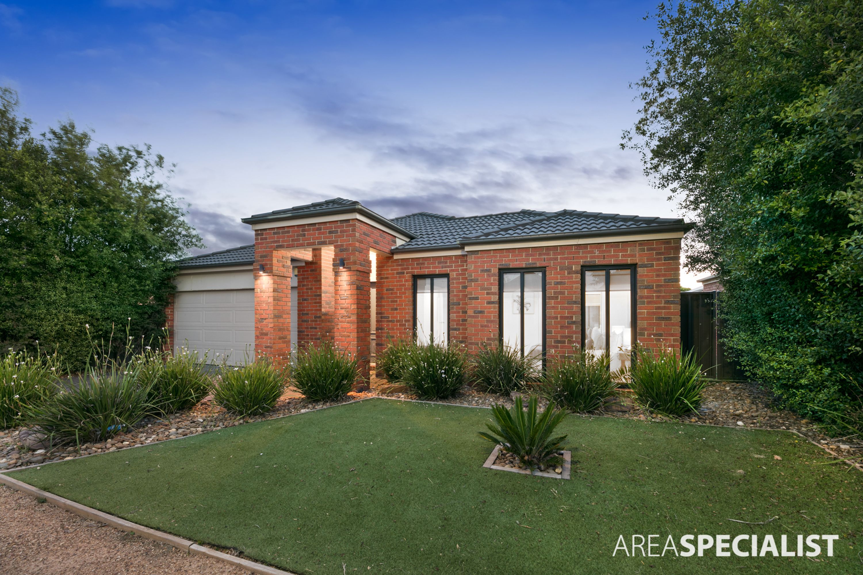 17 Dickerson Way, Caroline Springs VIC 3023, Caroline Springs - Thumbnail 4