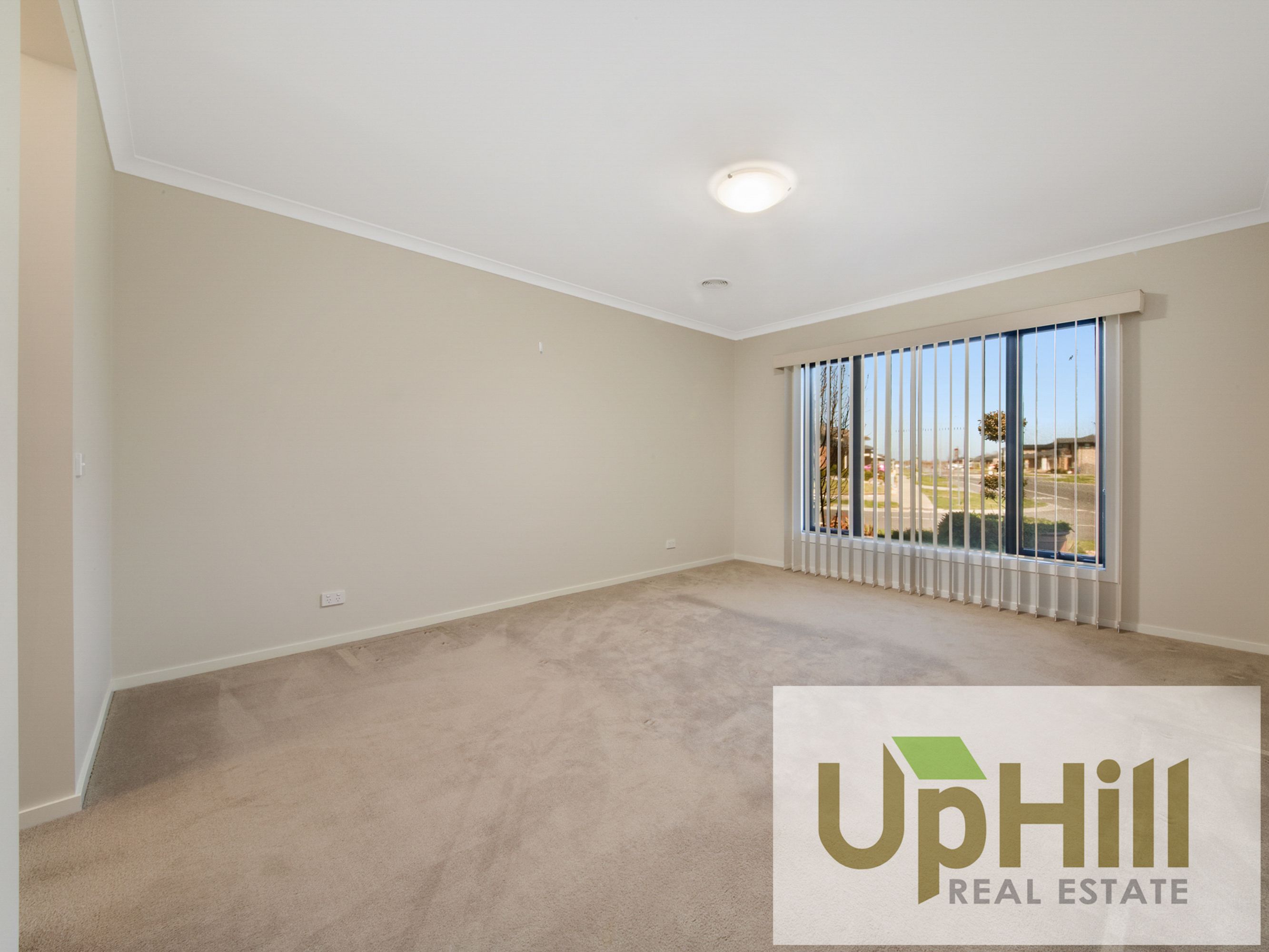 47 RIVERSTONE BOULEVARD, Clyde North - Thumbnail 3