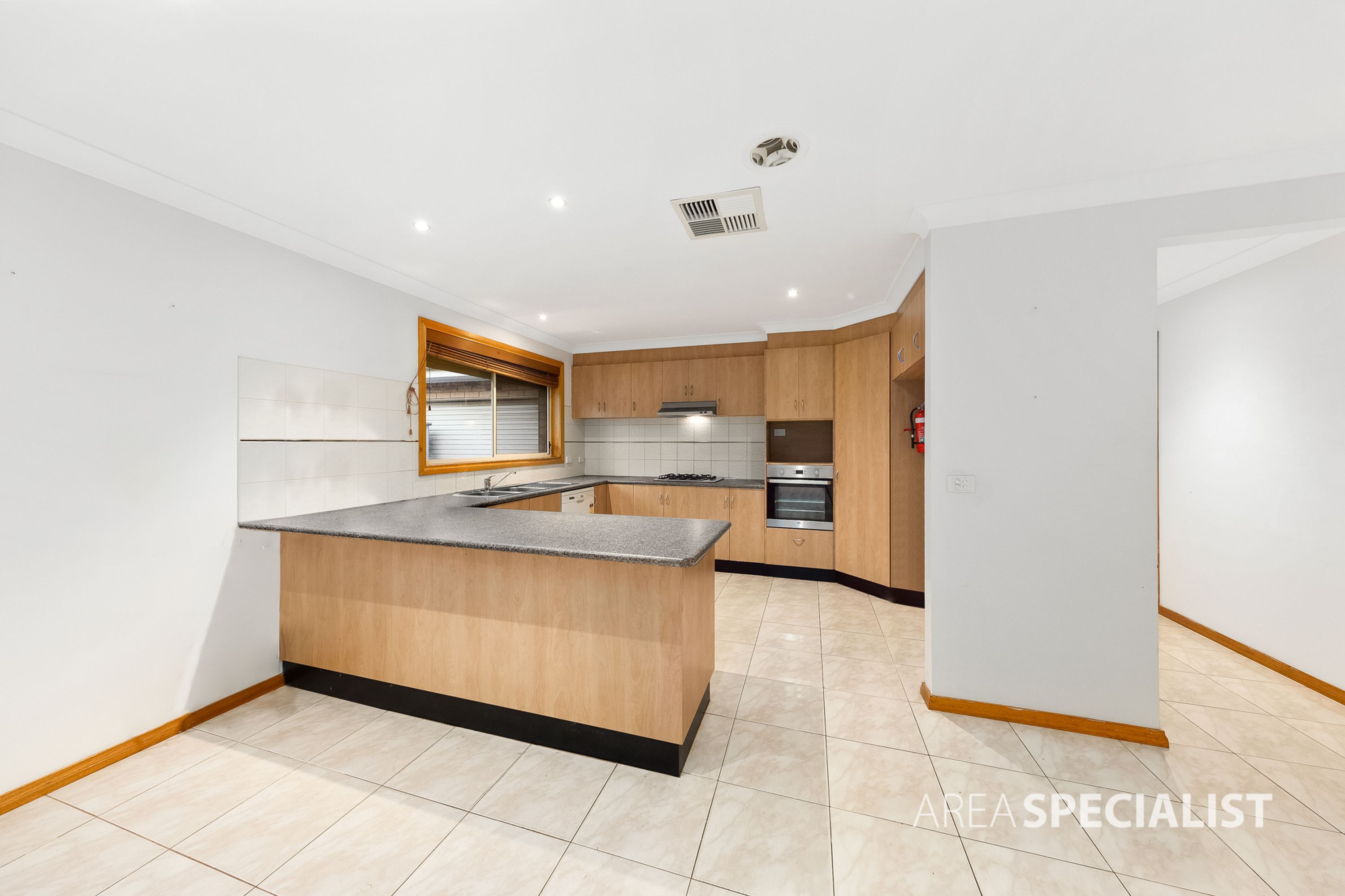 9 Springfield Close, Caroline Springs VIC 3023, Caroline Springs - Thumbnail 4