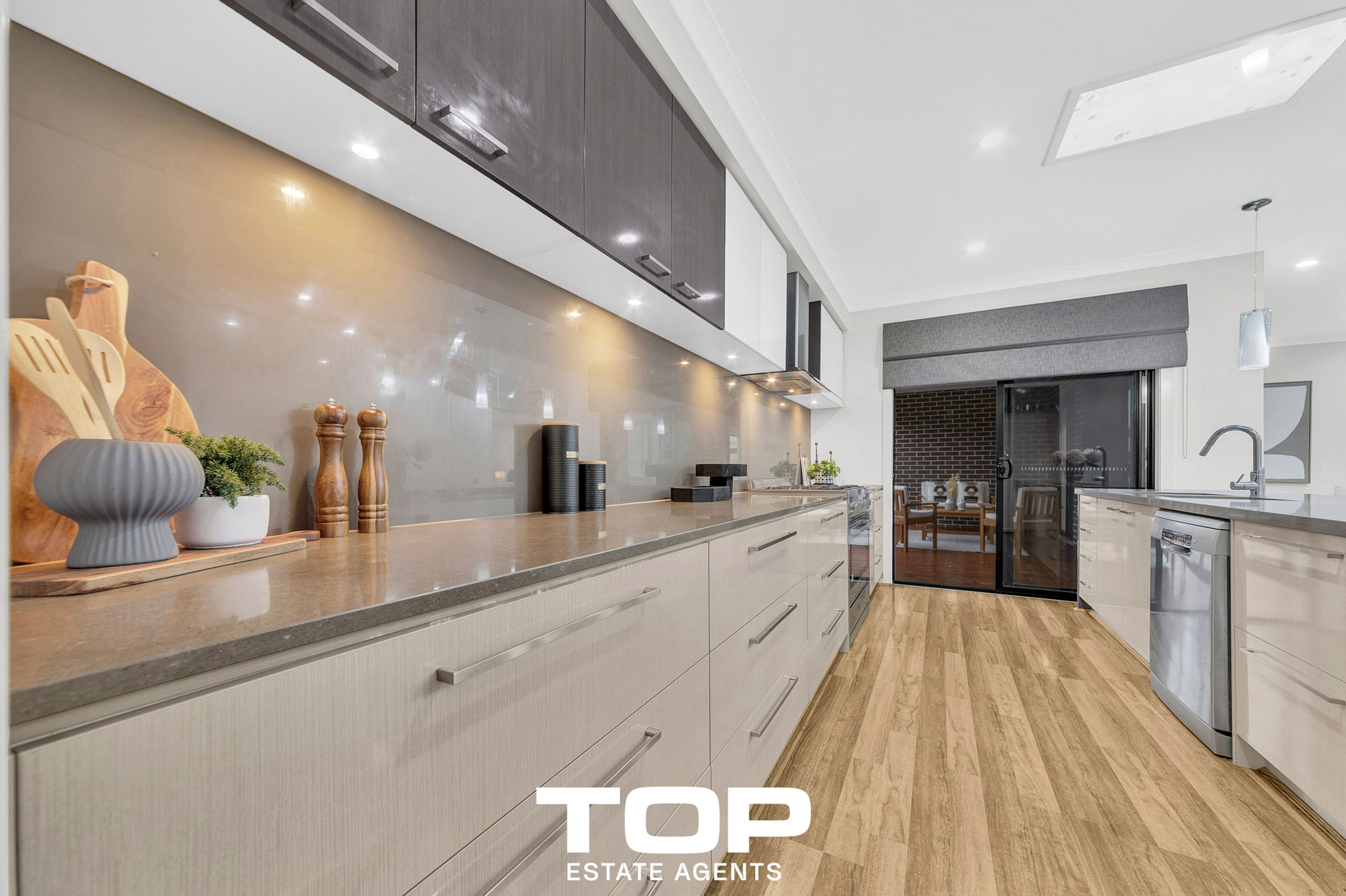 13 Serene Way, Clyde North - Thumbnail 8