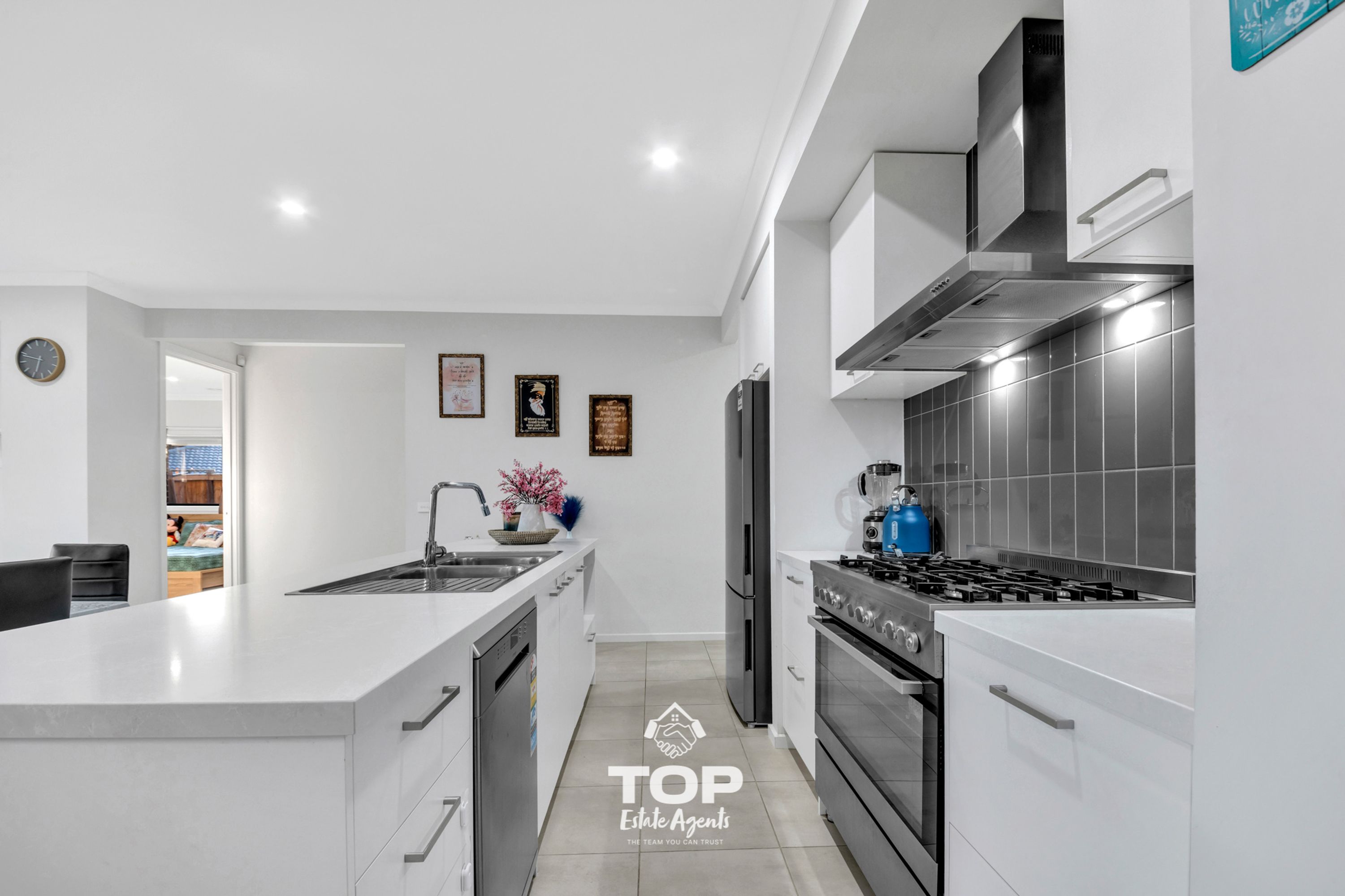 28 Serengeti Street, Clyde North - Thumbnail 5