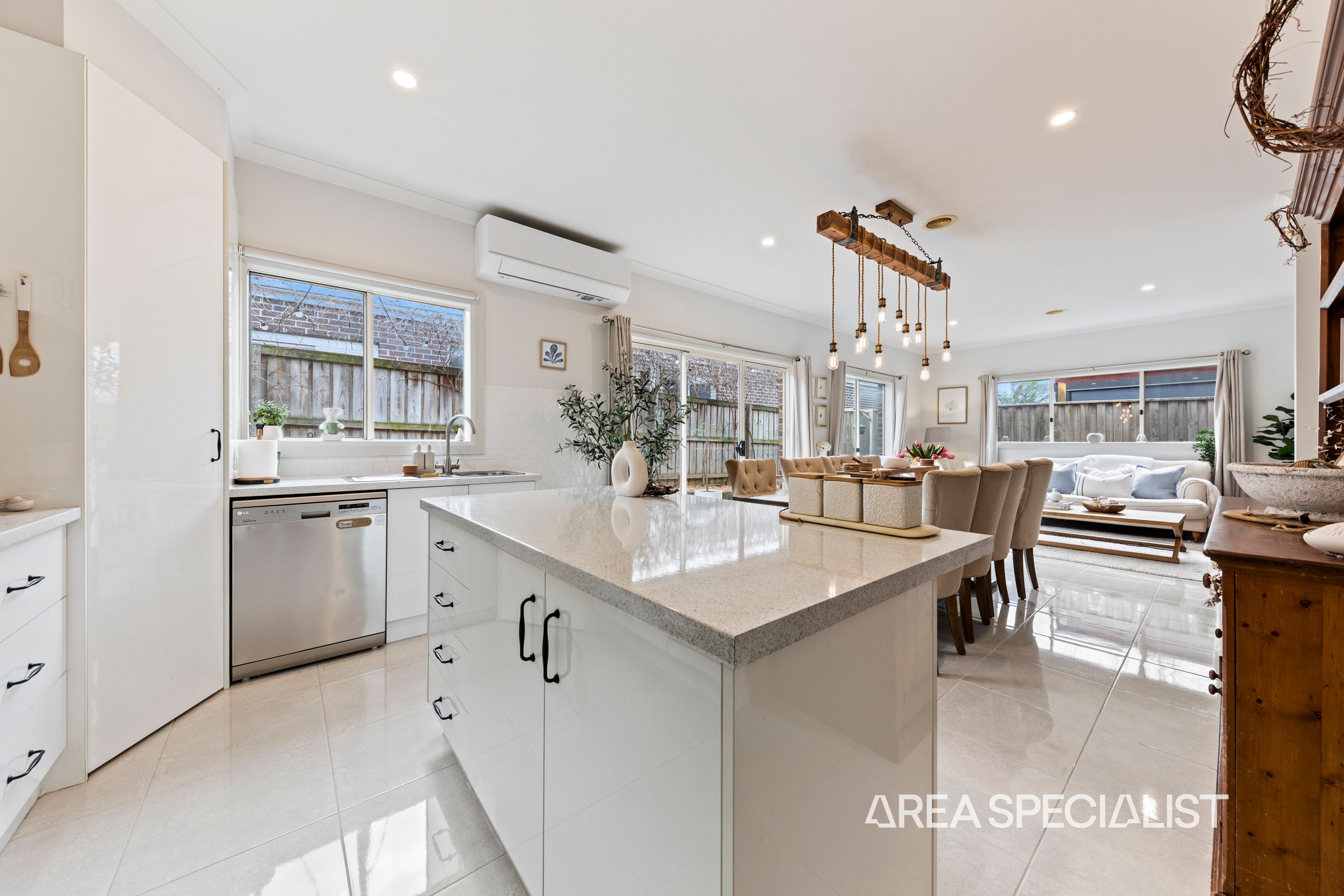 11 Flinders Park Drive, Officer - Thumbnail 4