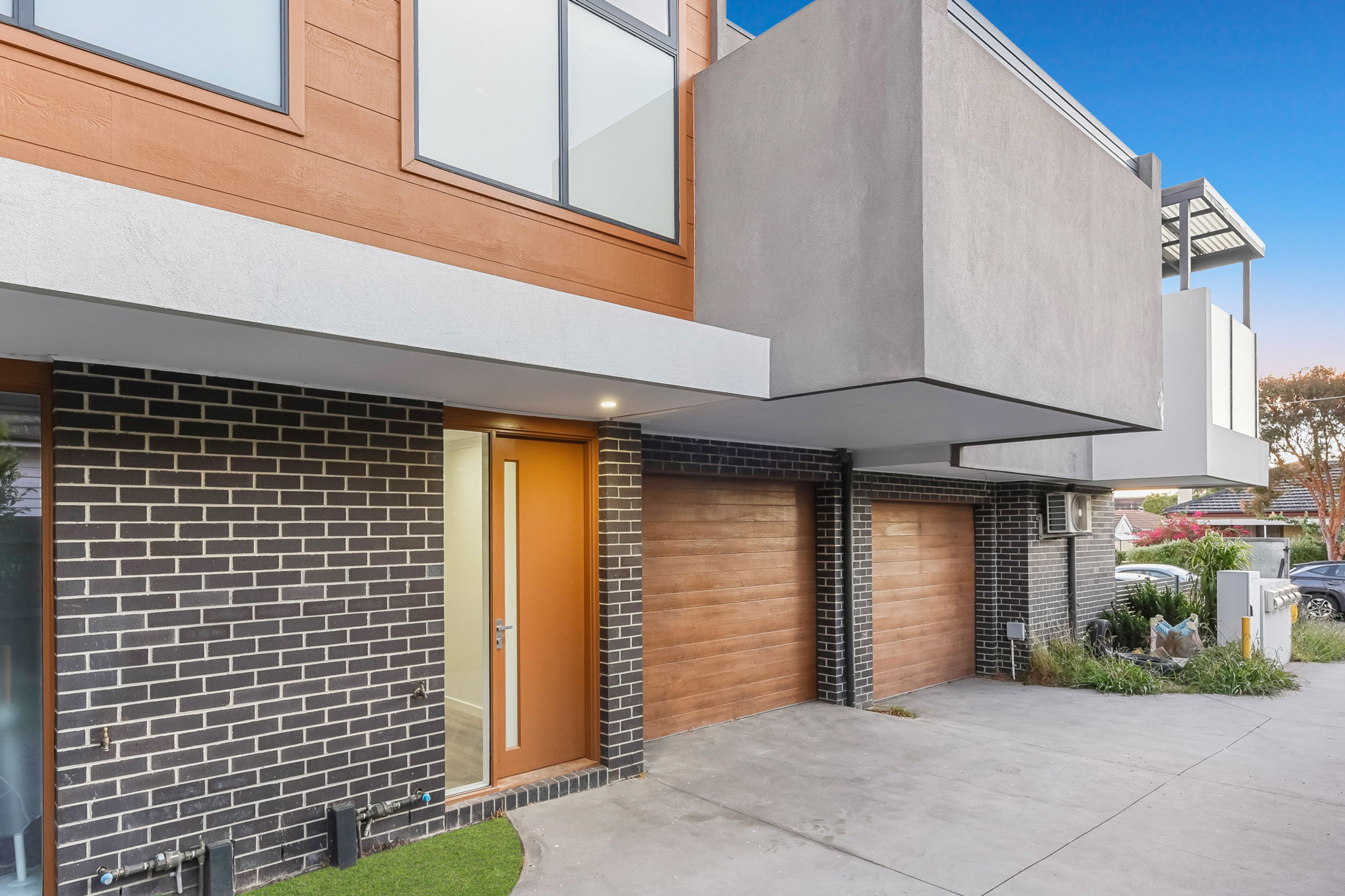2/5 Masters Street, Dandenong