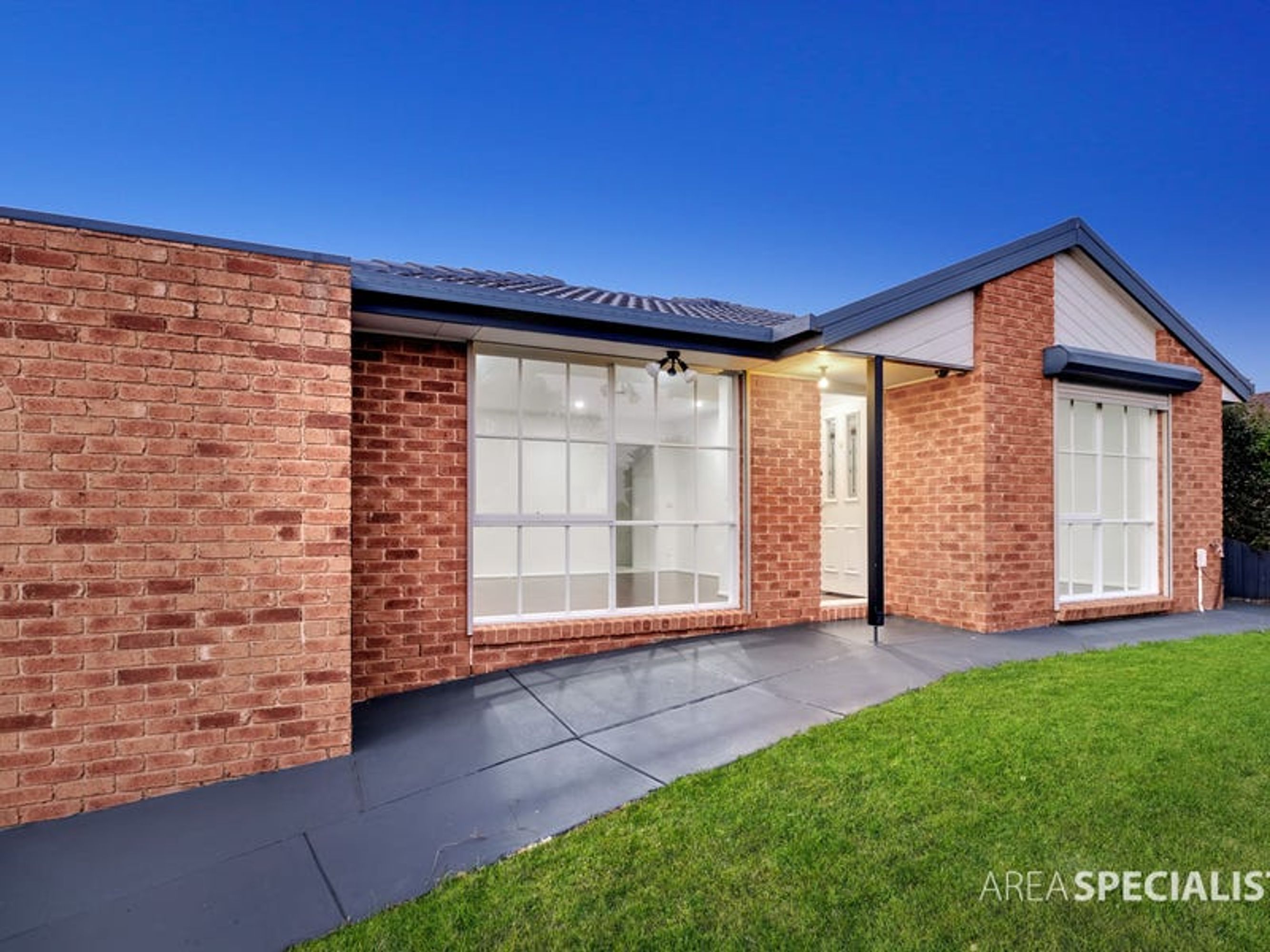 8 Ralph Crescent, Hampton Park, Hampton Park - Thumbnail 2